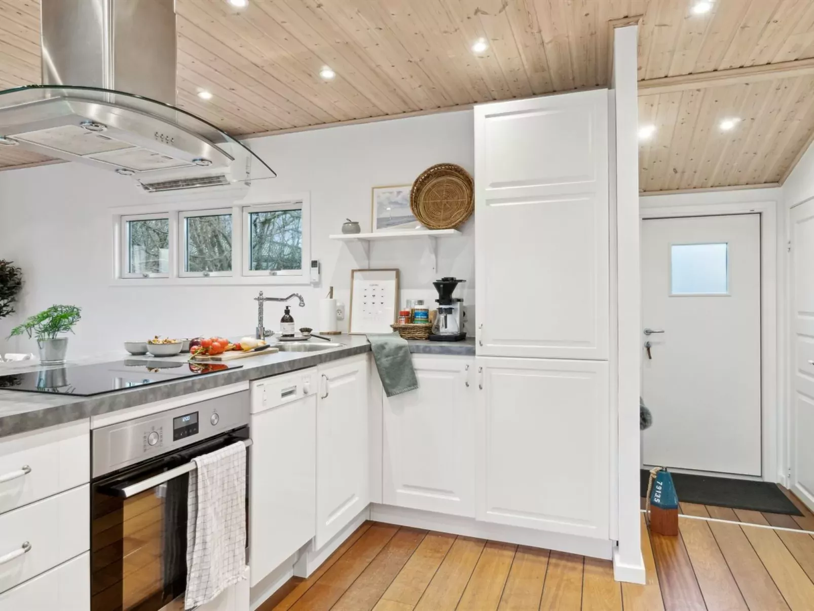 "Eero" - 175m to the inlet-Inside