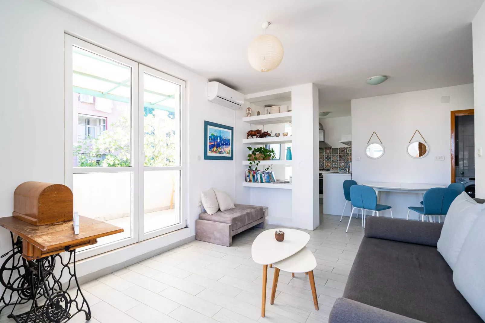 Apartment Radovan - One-Bedroom Apartment with Balcony and Sea View-Wohnzimmer