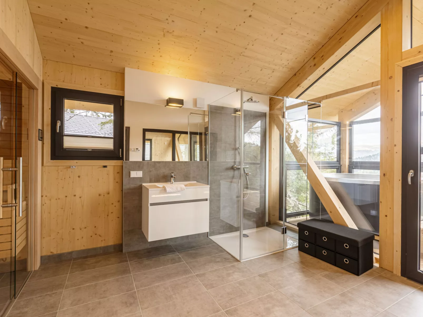 Superior #16 mit Sauna & Hot Tub-Inside