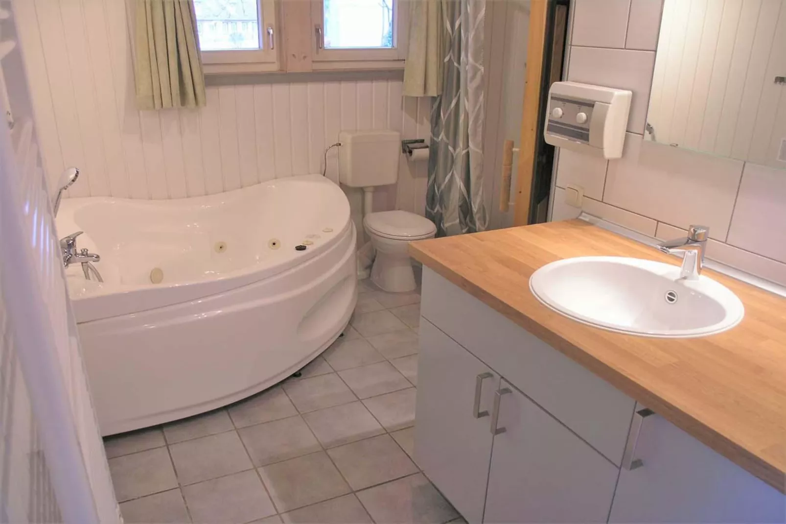 FH Seeschwalbe 242-Bathroom