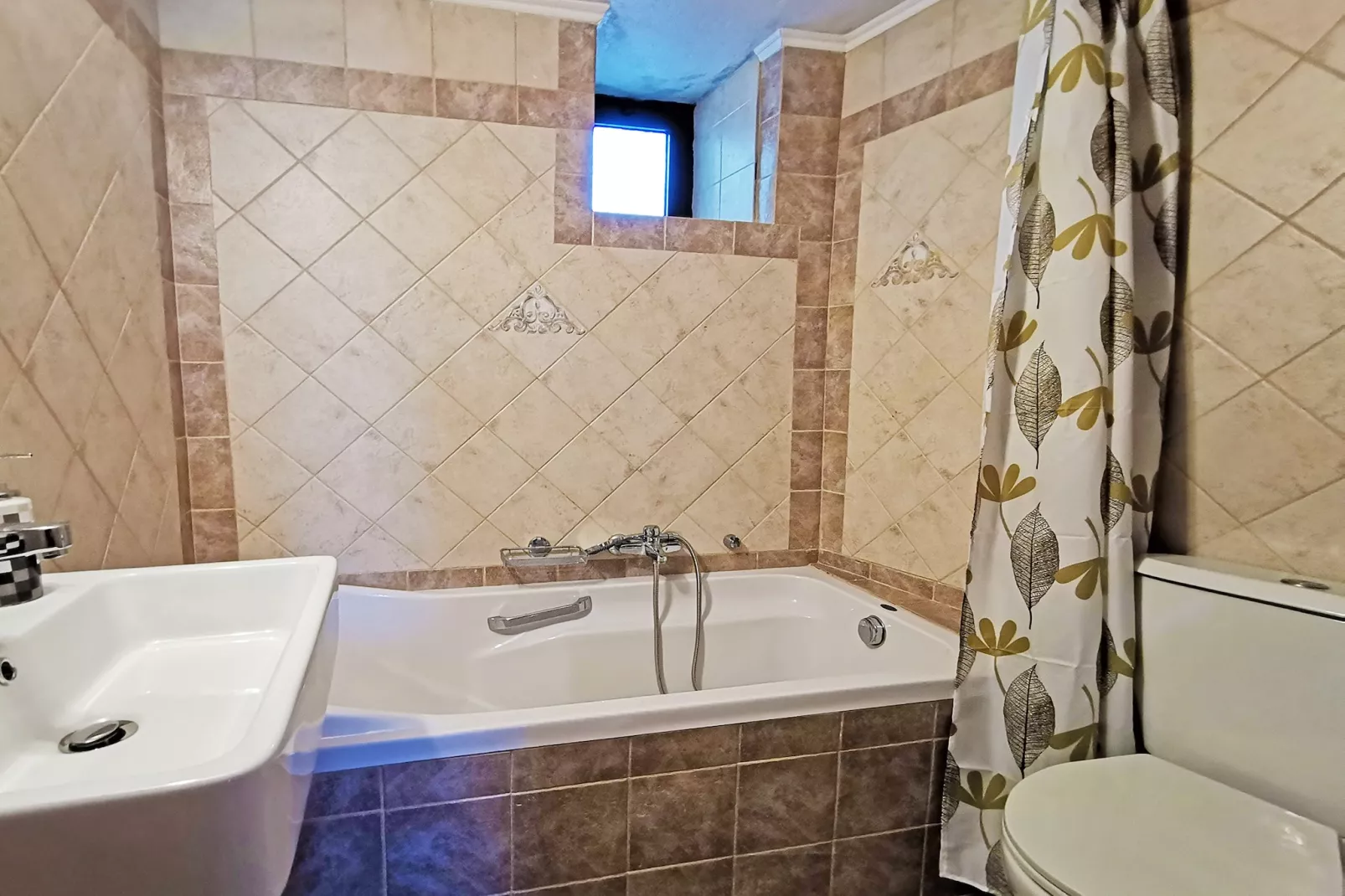 Souda Bay Cottage-Bathroom
