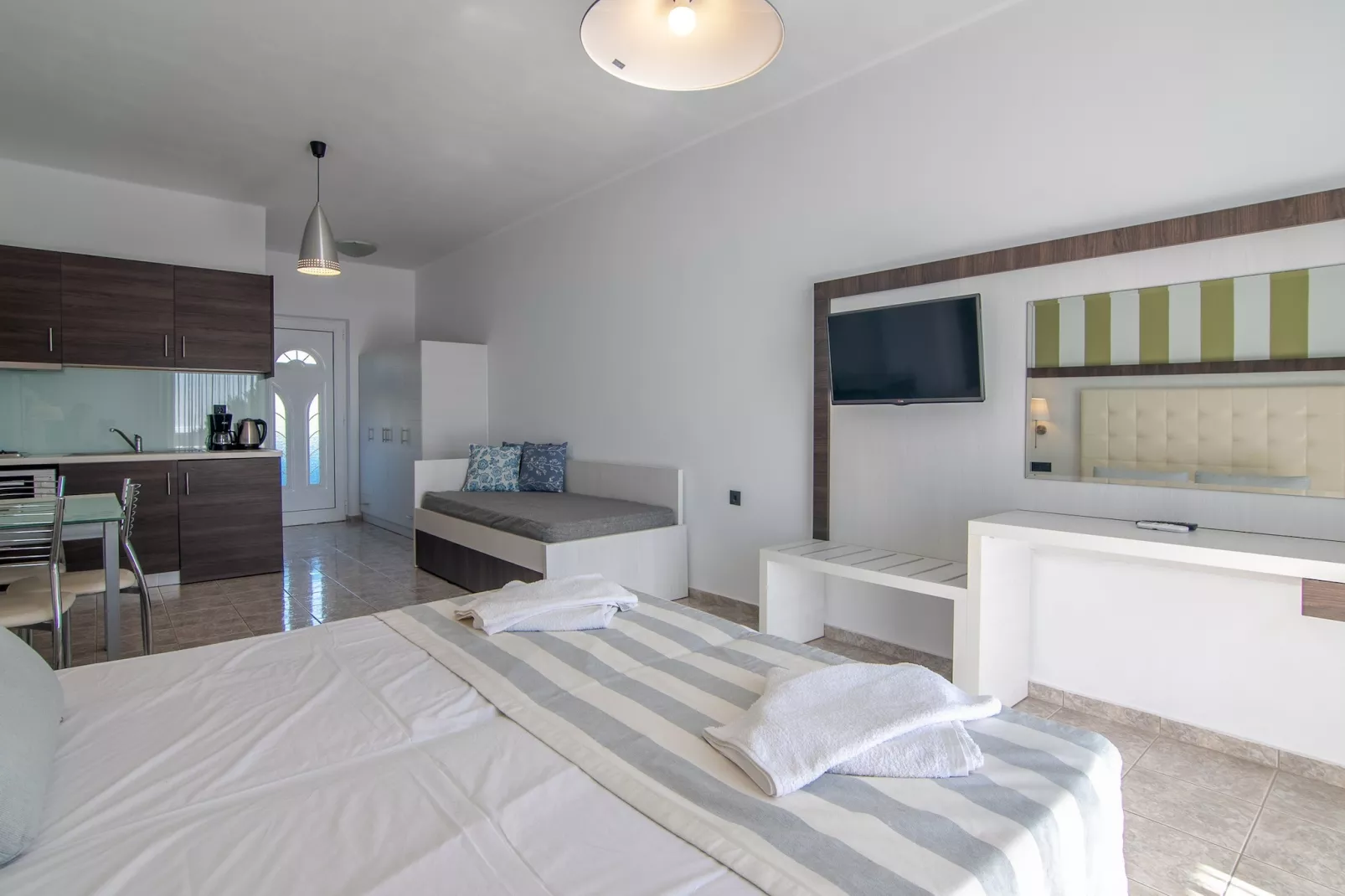Mythos studio 3-Salon