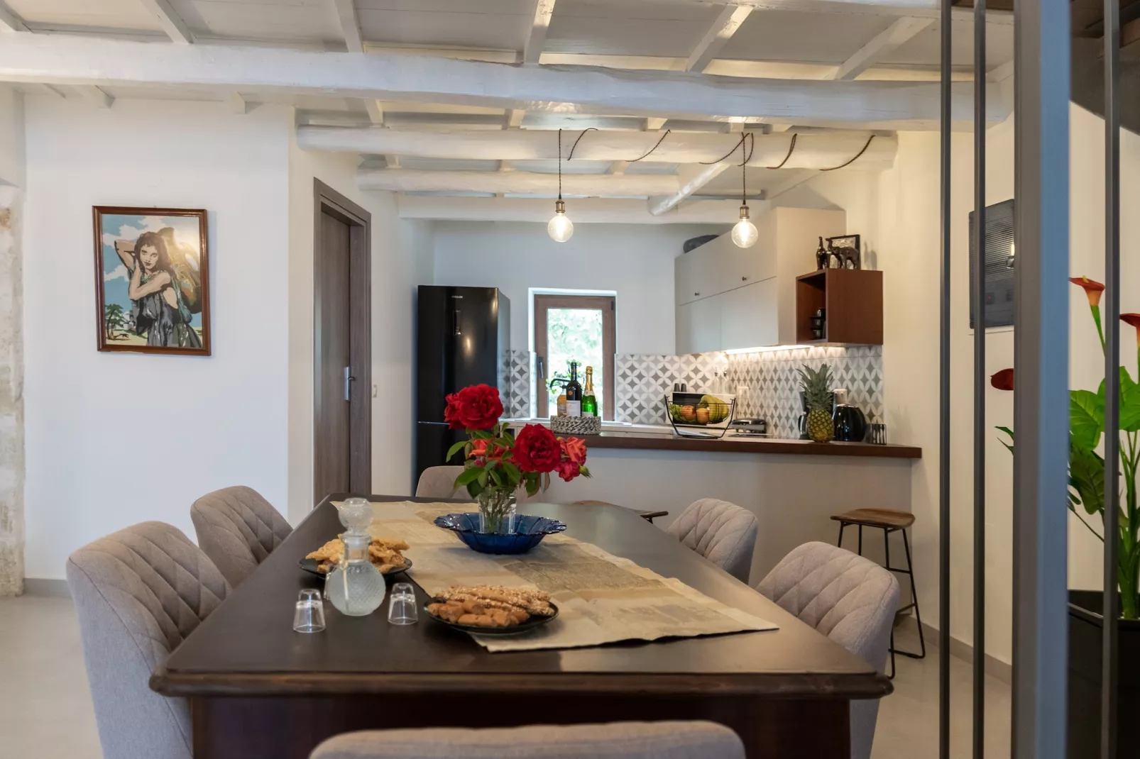Iliahtida-Dining room