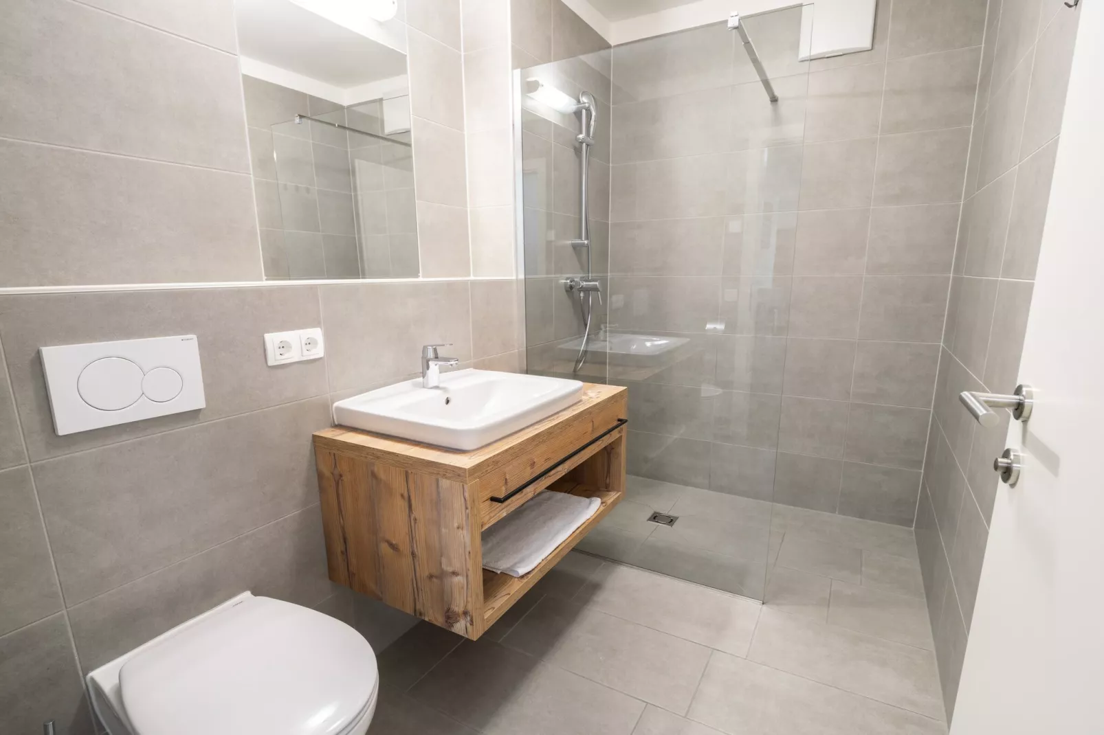 Alpenstyle Resort Fieberbrunn FB3S-Bathroom