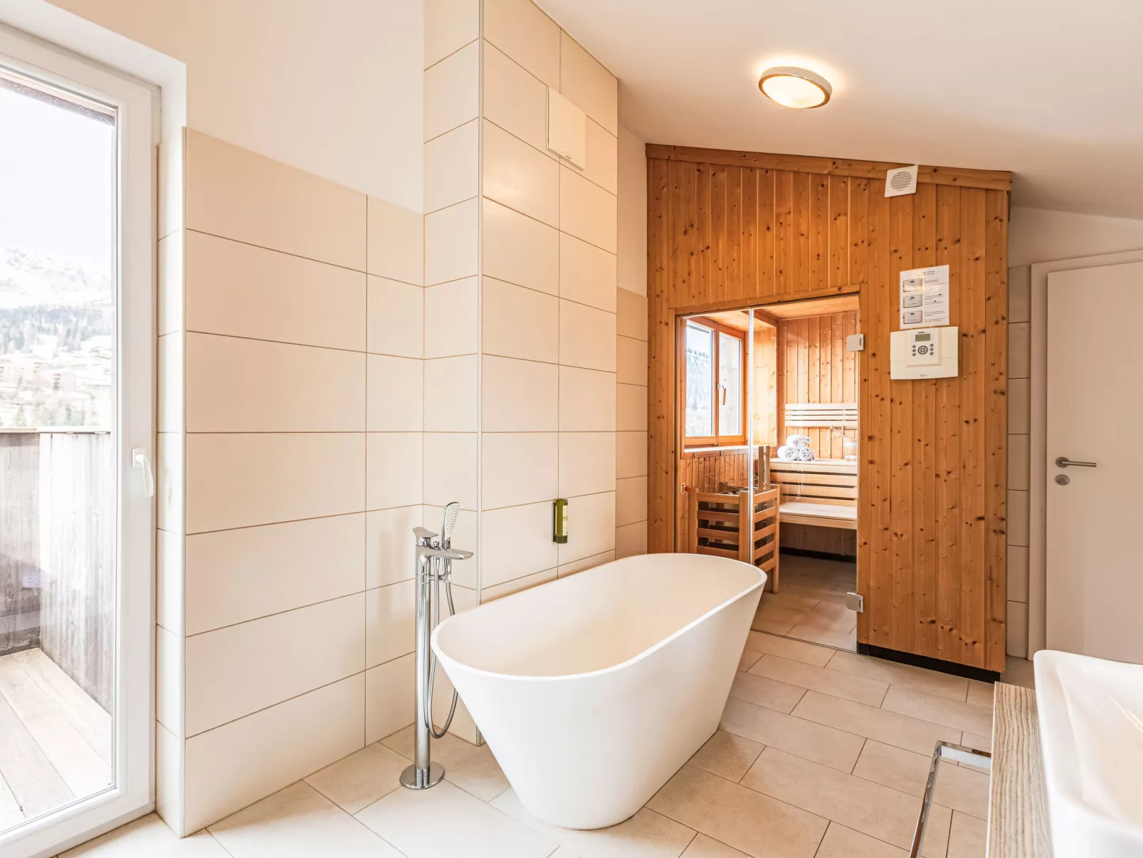 Mit 4 Schlafzimmern und Sauna-Inside