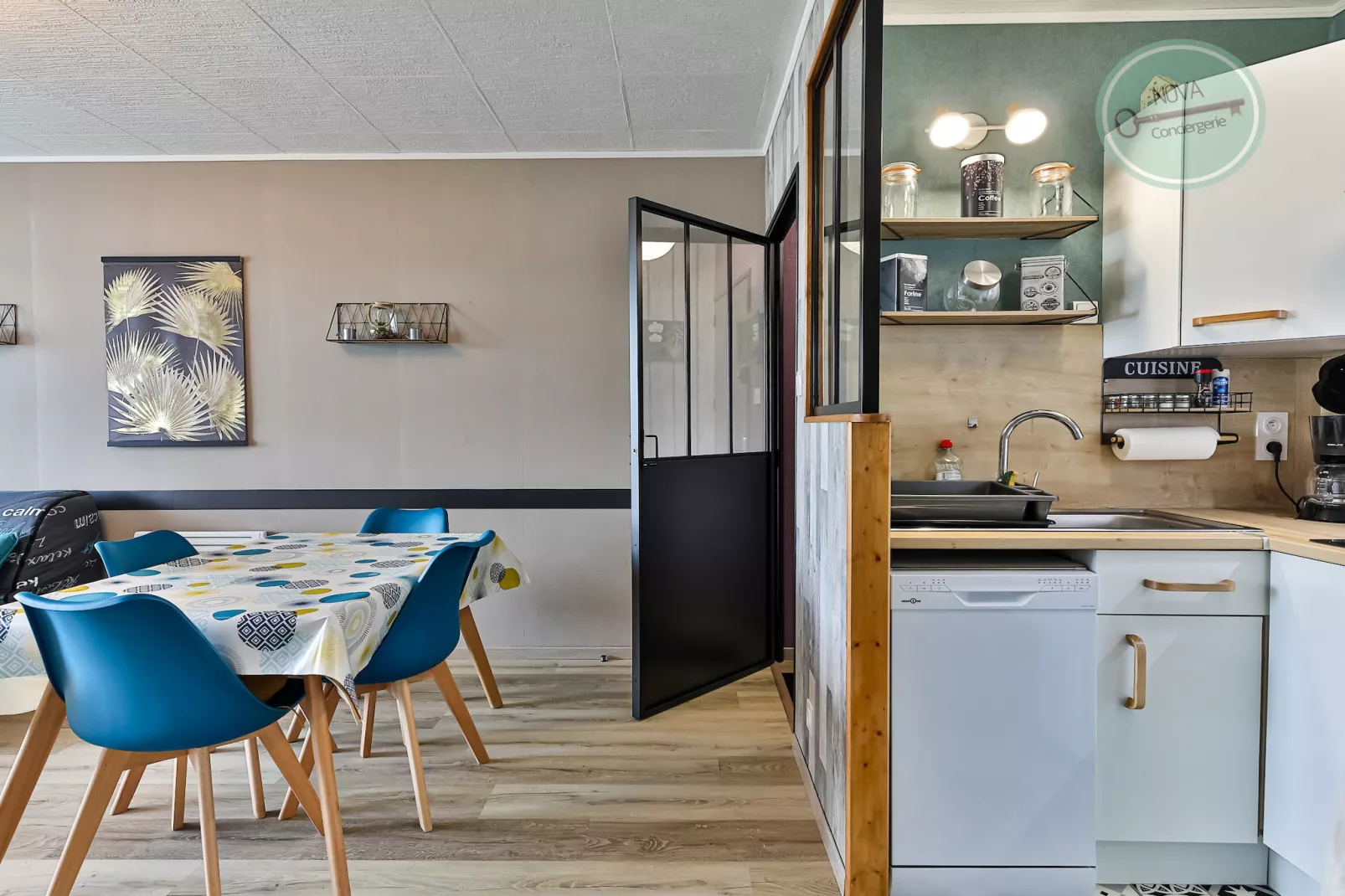 Nid douillet Le Grand Large 2 – Appartement 204-Dining room