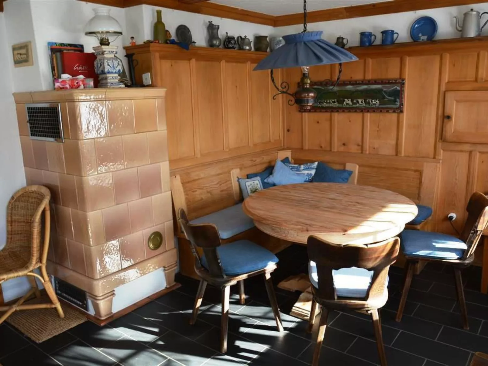 La Ruche, Chalet-Inside