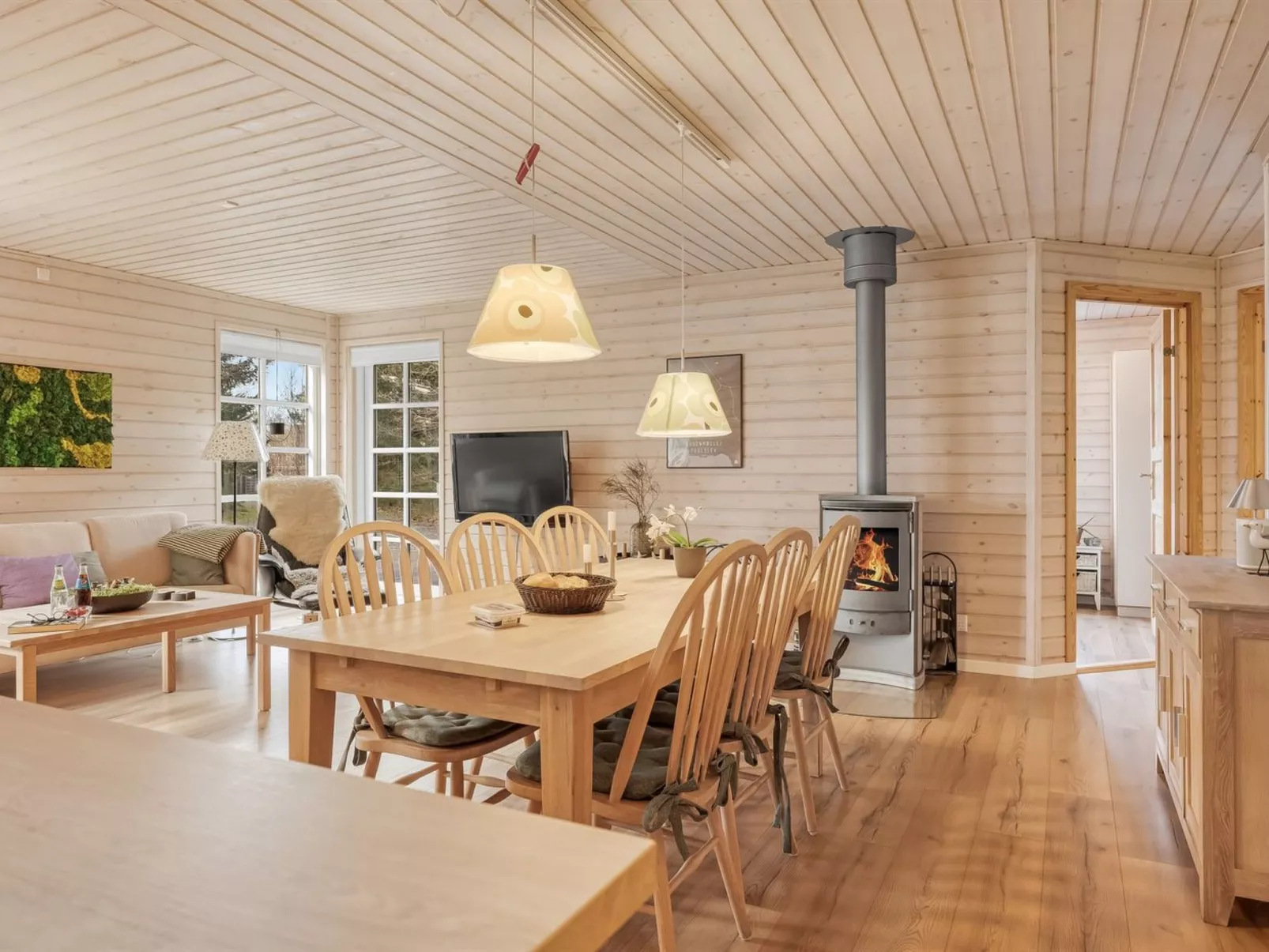 "Iorund" - 9km from the sea-Inside