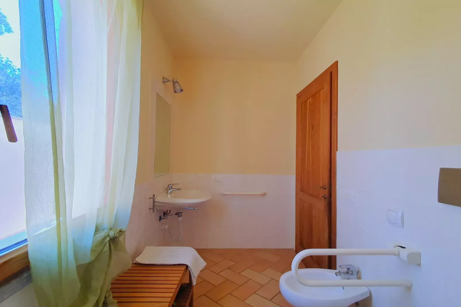 APP 1-Bathroom
