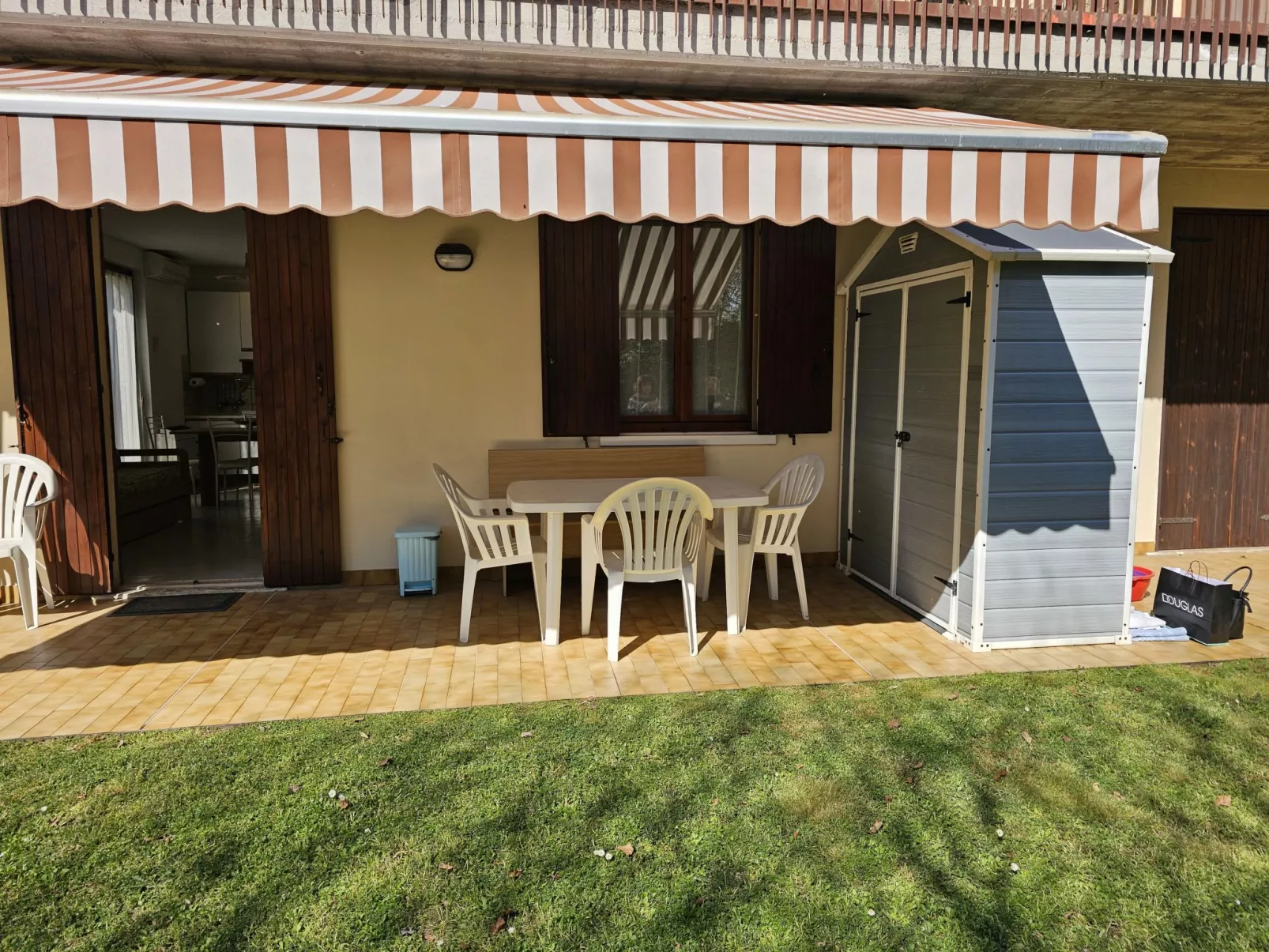 Sole del Garda-Outside