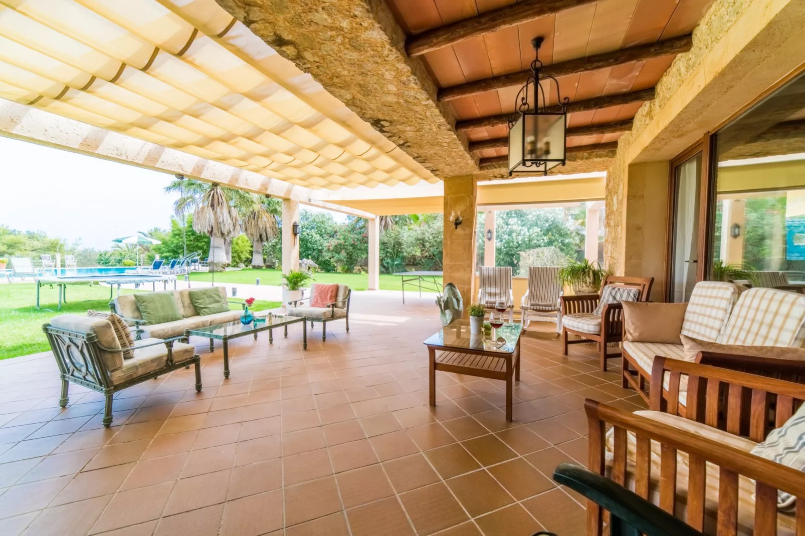 Els Mitjans-Terrace