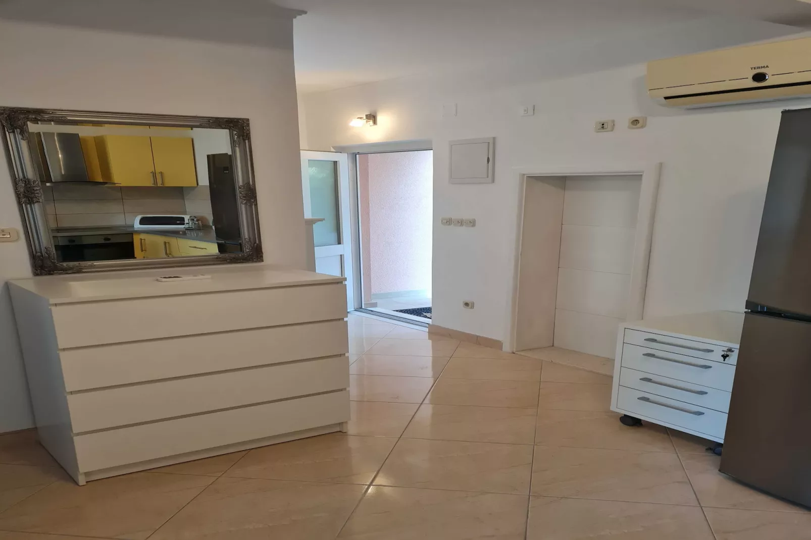 Apartments Memunić - Superior One Bedroom Apartment with Balcony and Sea View (ŽUTI)-Indoor