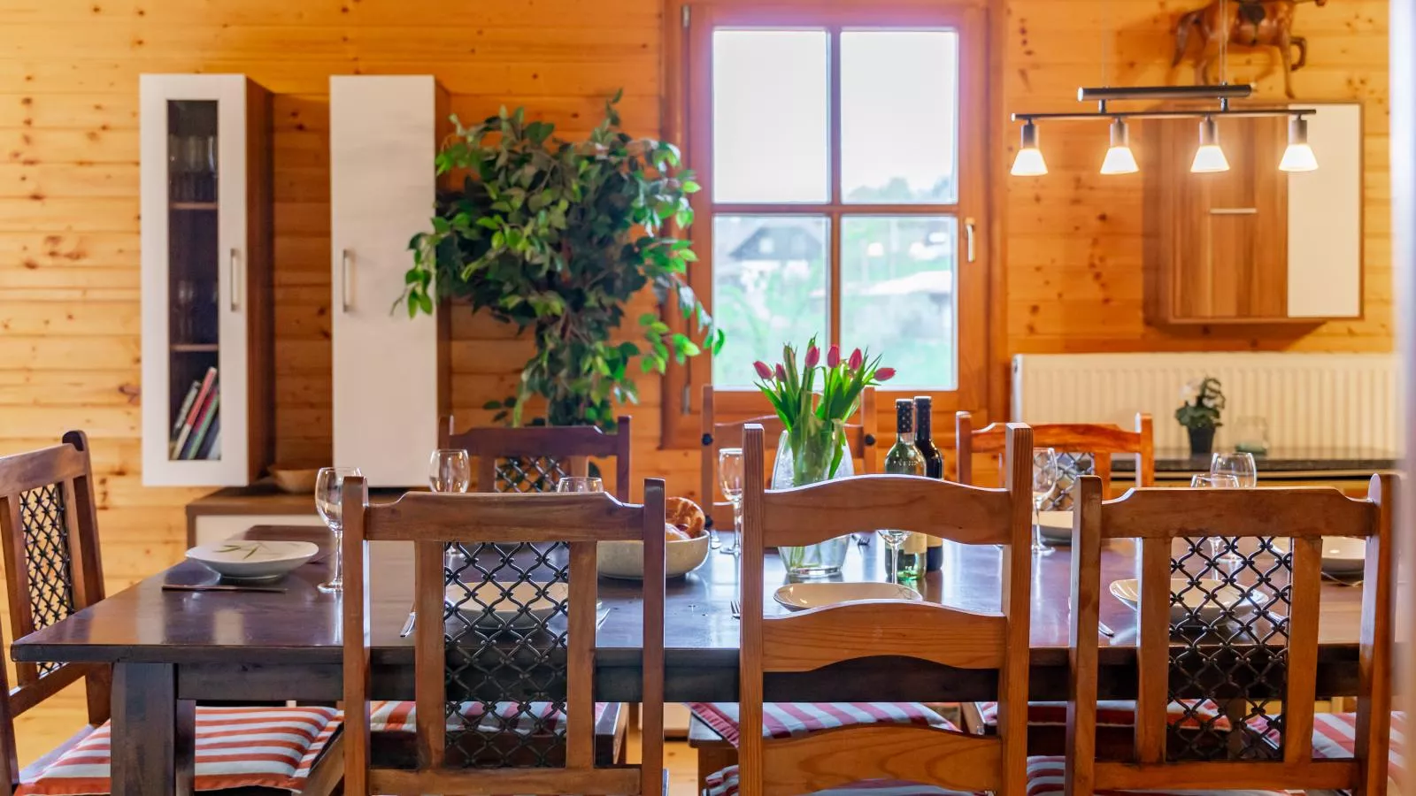 Karawankenpanorama L-Dining room