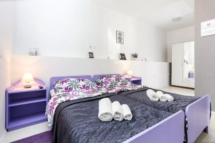 Apartment Saulan - One-Bedroom Apartment-Indoor
