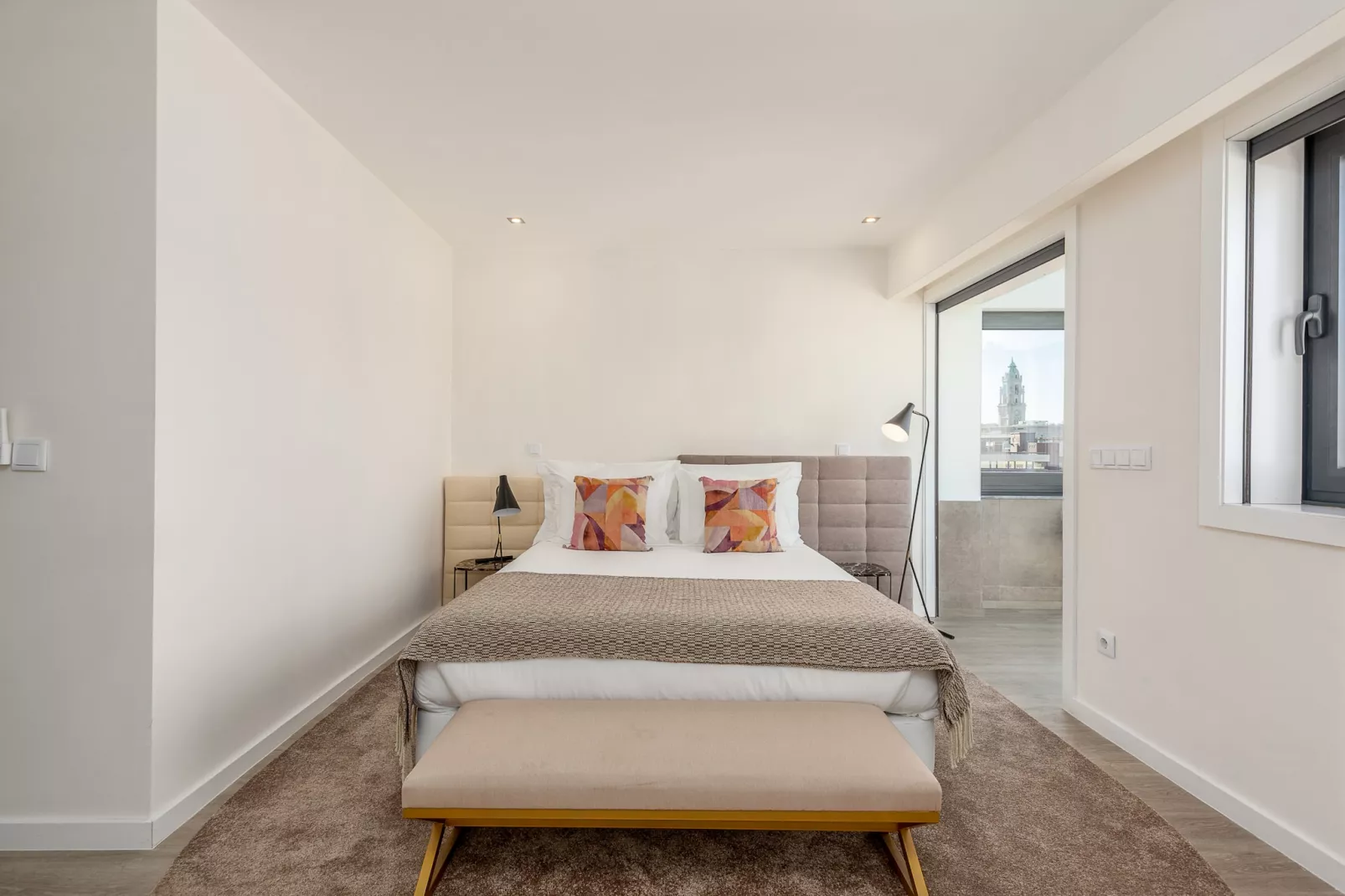 YOUROPO - Central-Bedroom