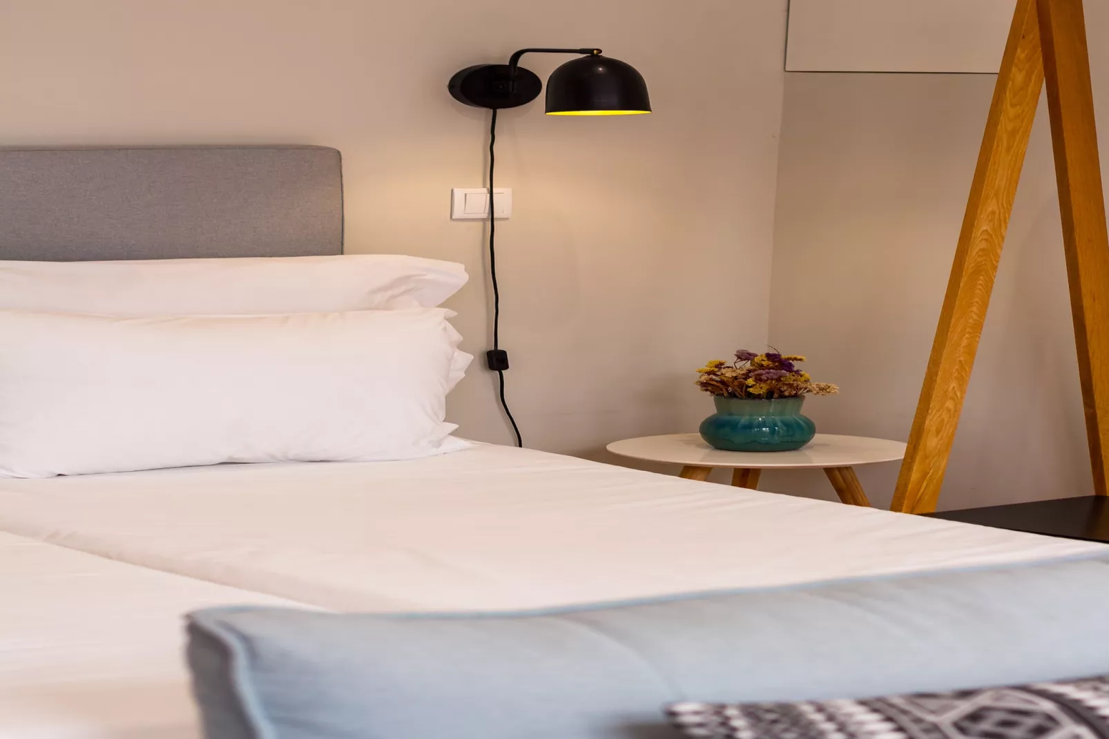 YOUROPO - City Center 2-Bedroom