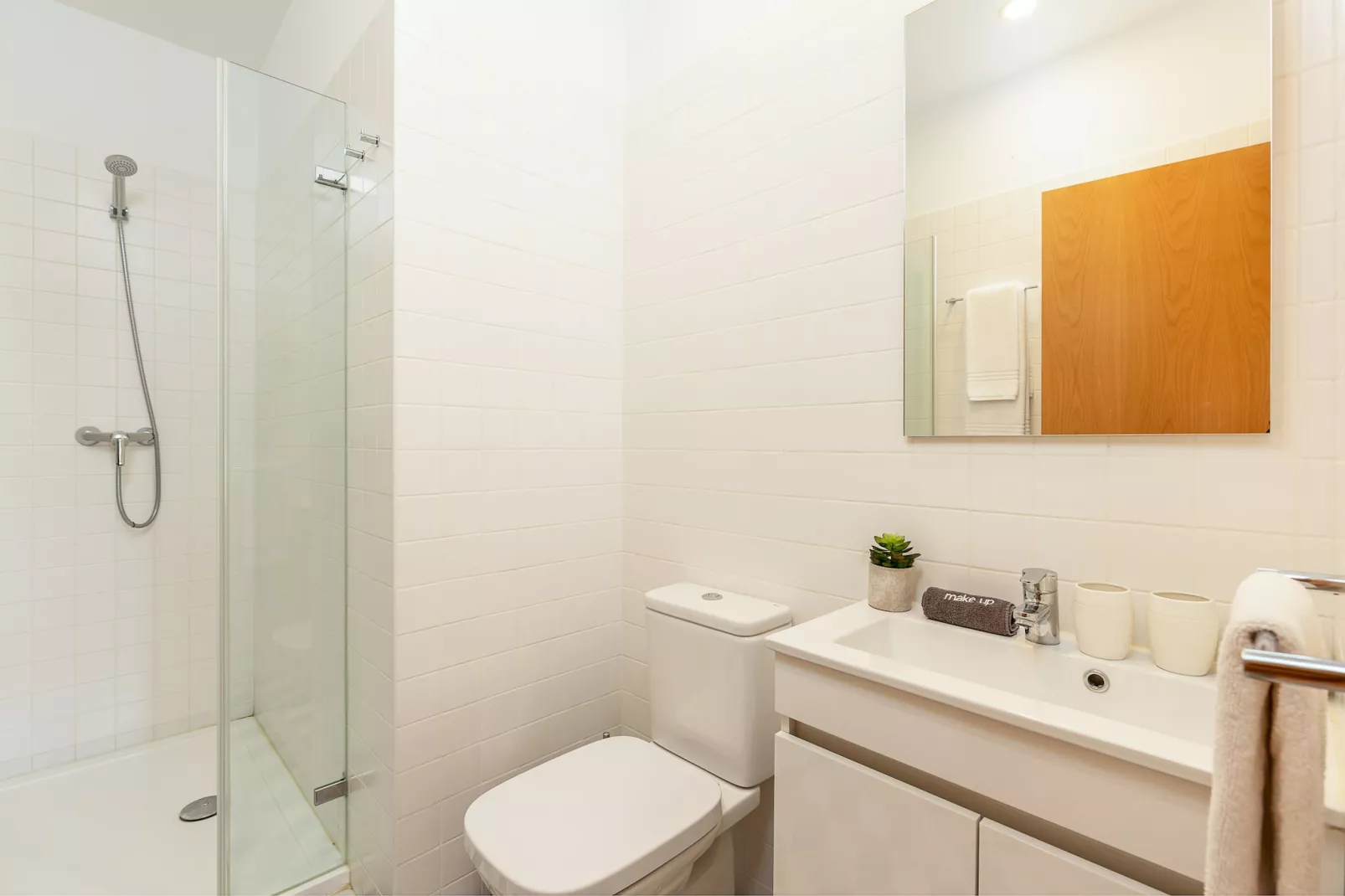 YOUROPO - Cosy 5-Bathroom