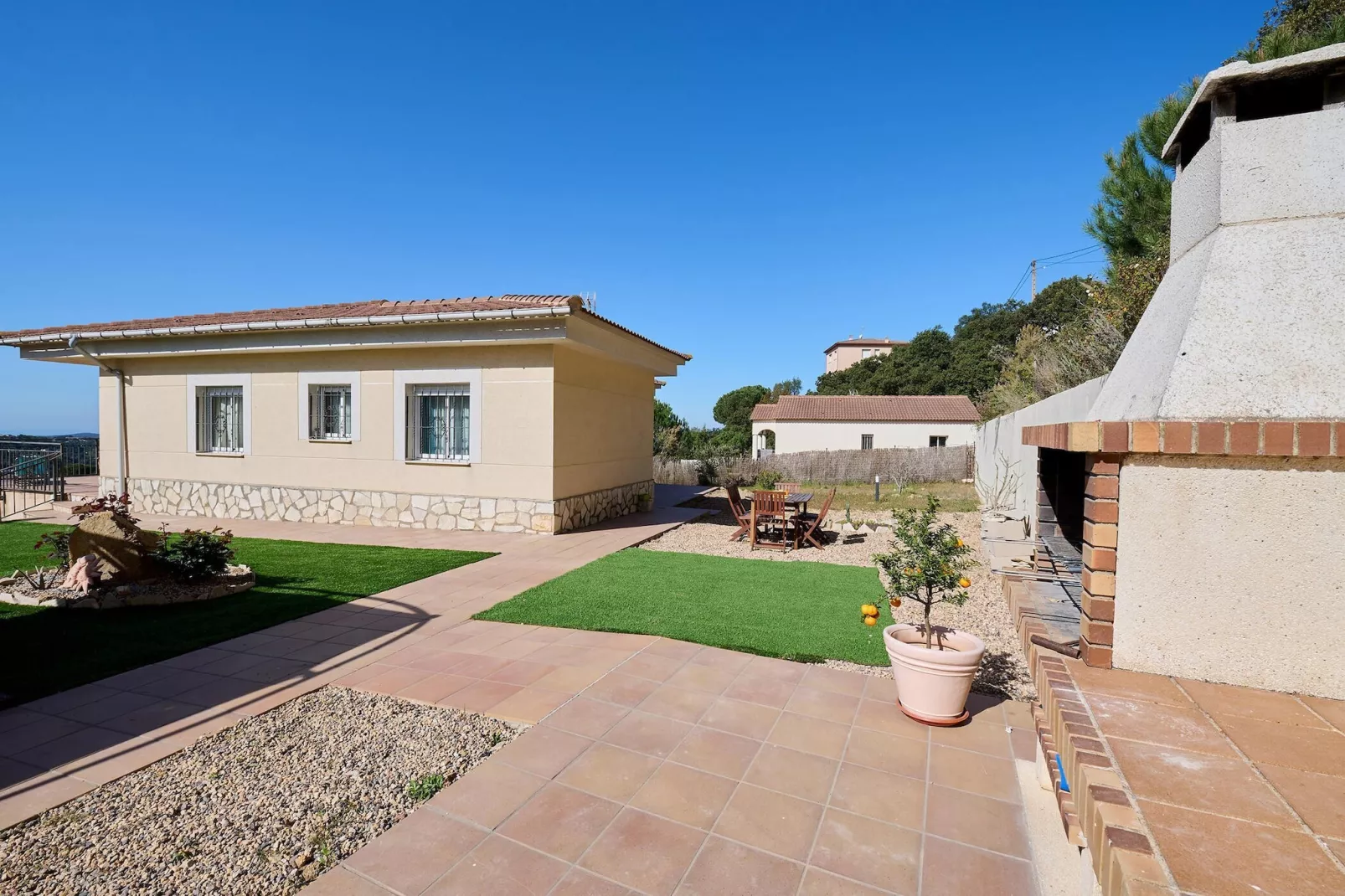 Norita-Exterior summer