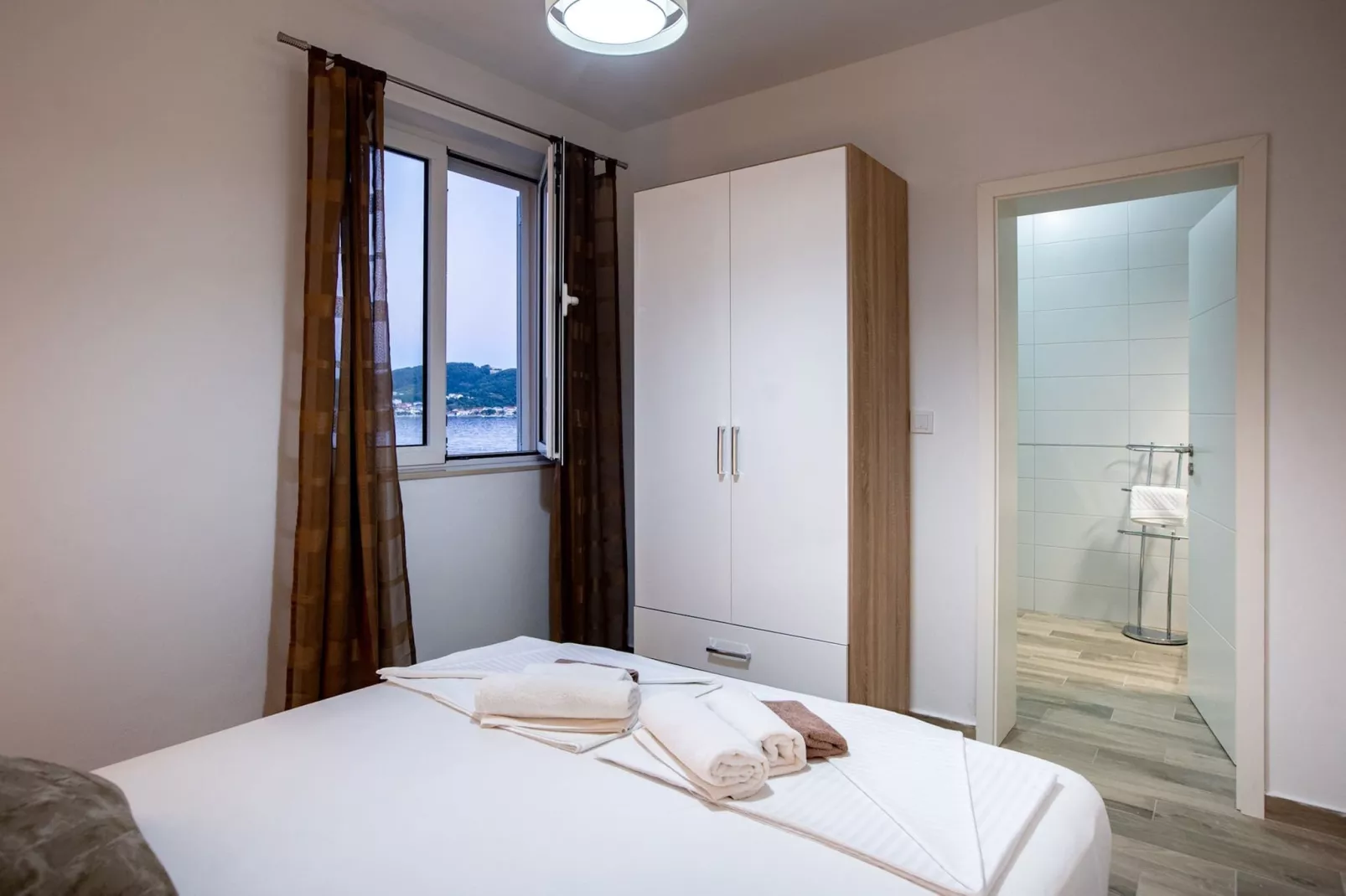 Villa Guliva - Apartment Golden Sun with Sea View-Chambre