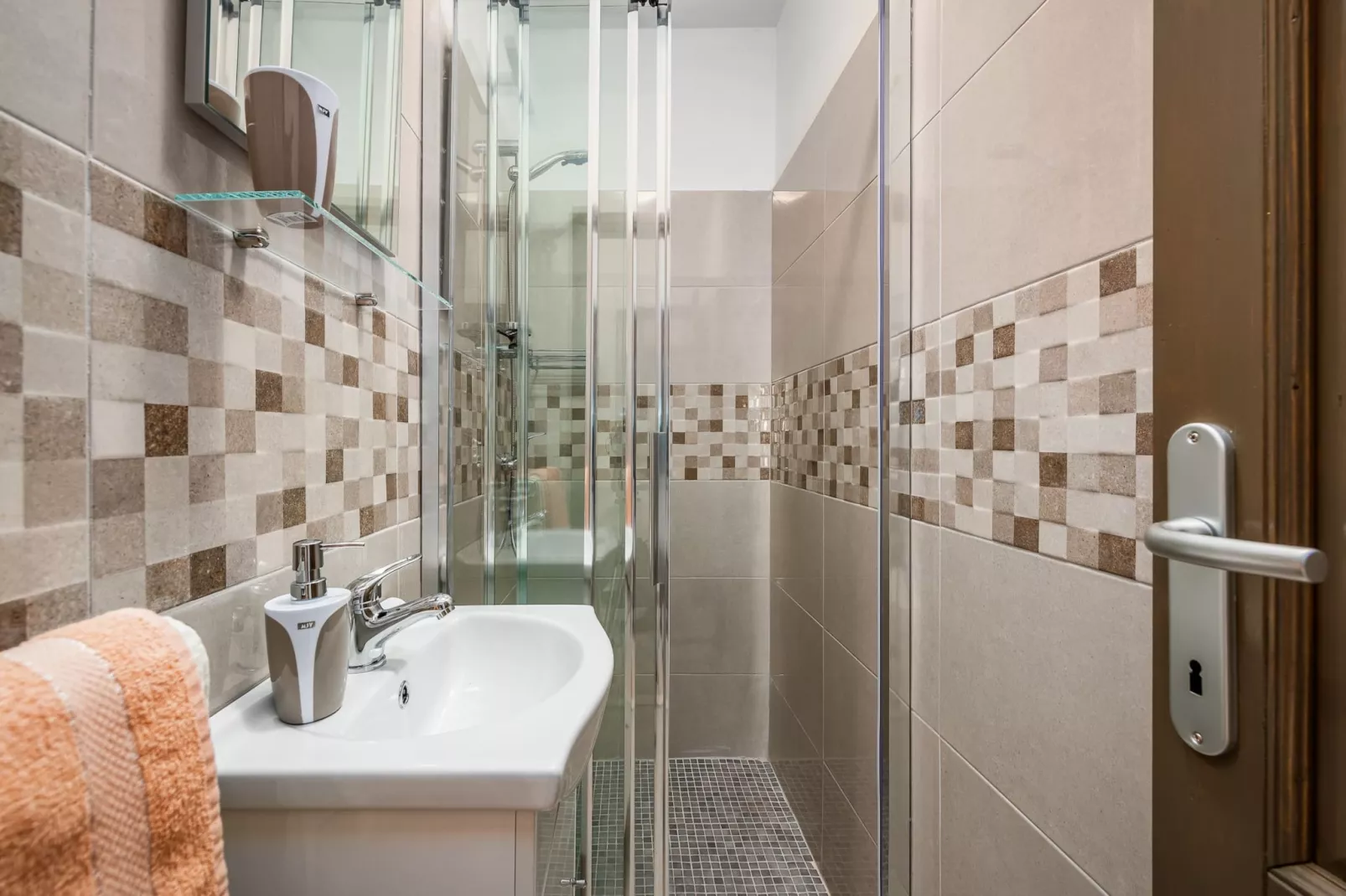 Lara 8 - Shared Pool, Sauna, Jacuzzi-Salle de bain