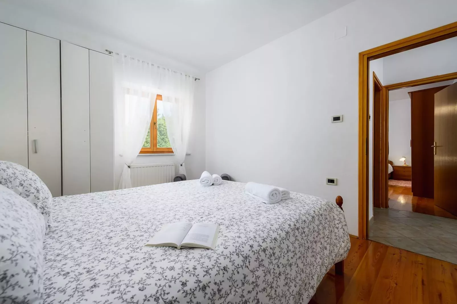 Apartment Lara with Swimming Pool - Paradiz-Schlafzimmer