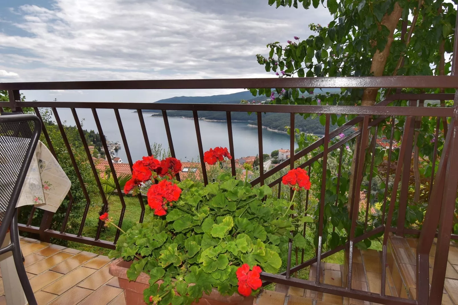 Apartment Neda with Wonderful Sea View-Außenbereich