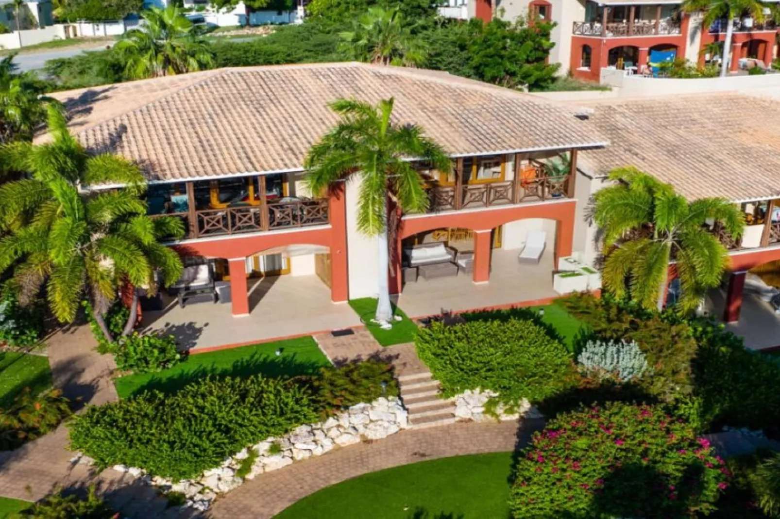 Spanish Water Apartment-Exterior summer