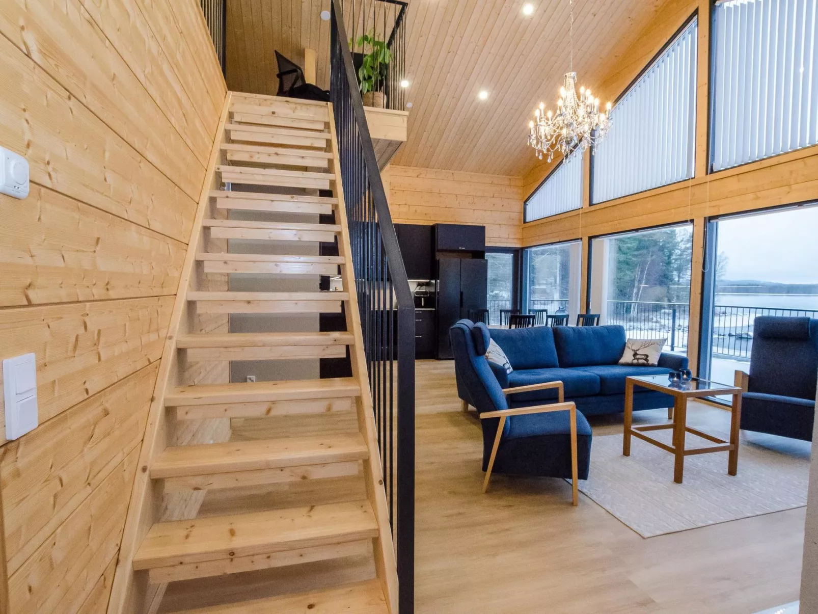 Lakeside villa-Inside