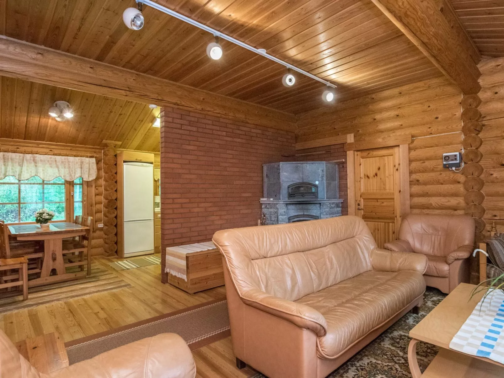 Uitonniemi, rummukkala-Inside