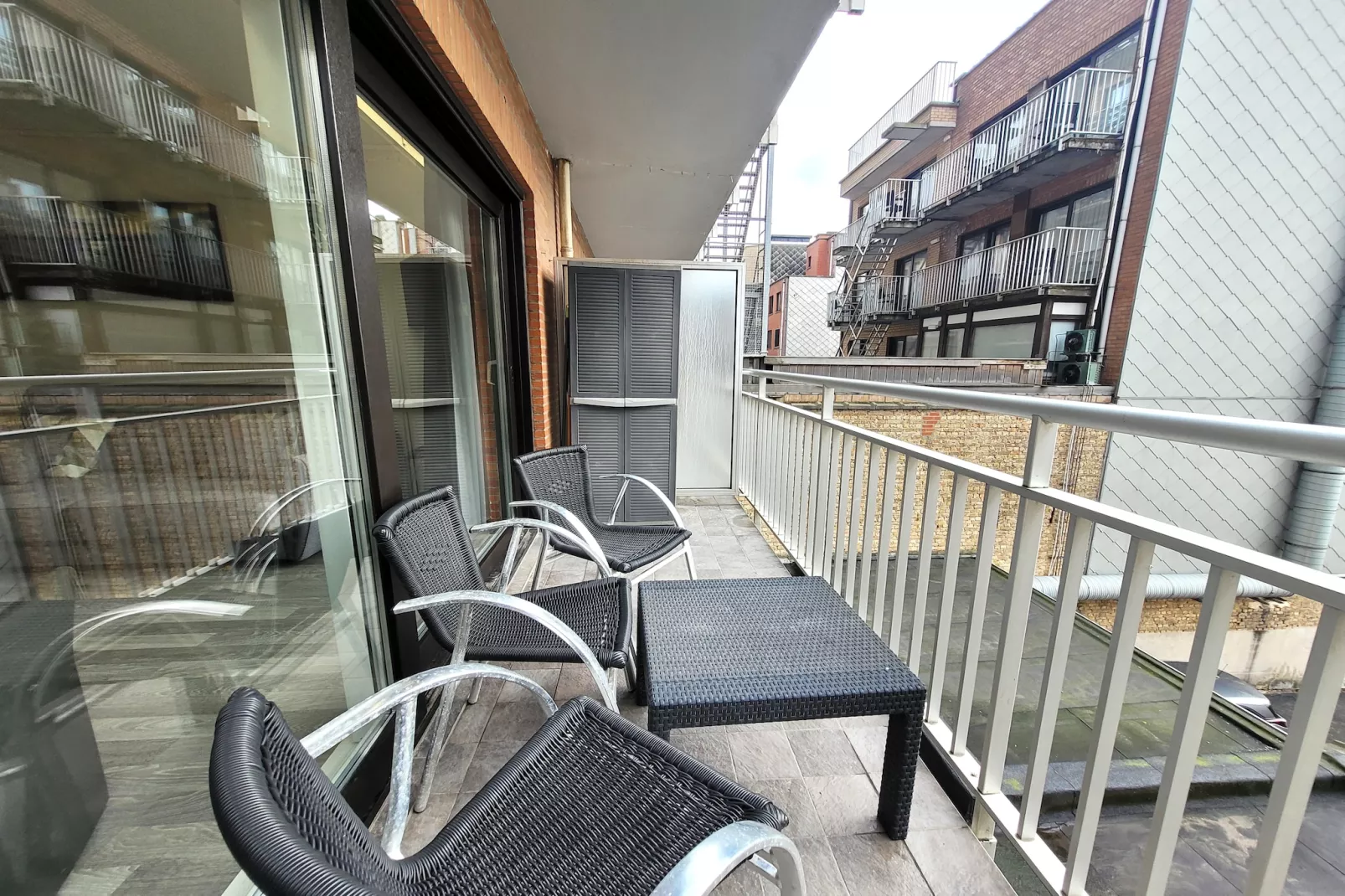 EMBASSY 0203-Terrassenbalkon