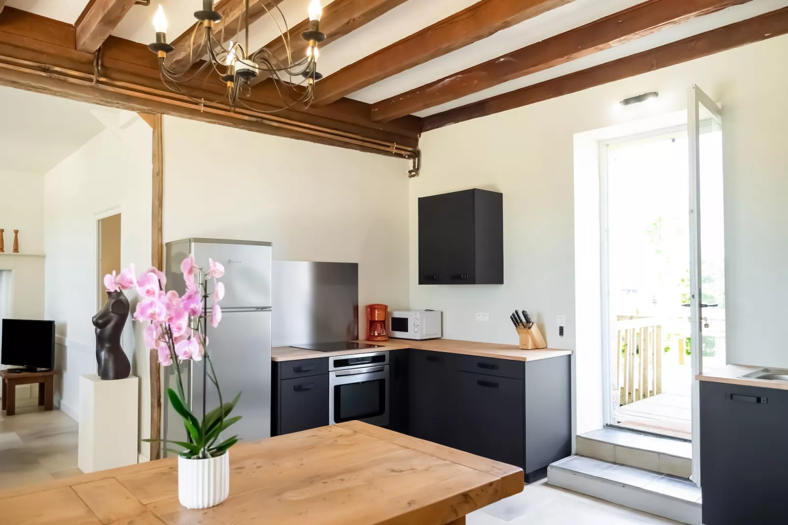 Maison de charme avec piscine à Coubejours-Kitchen
