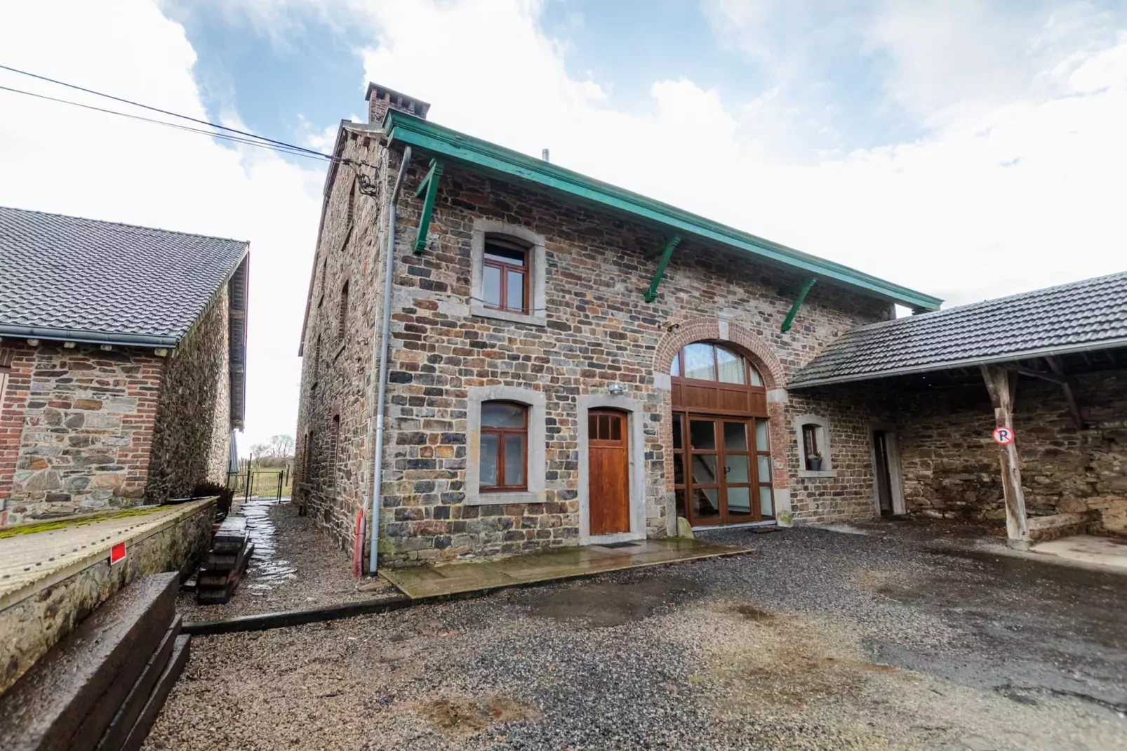 Petite Cour-Exterior summer