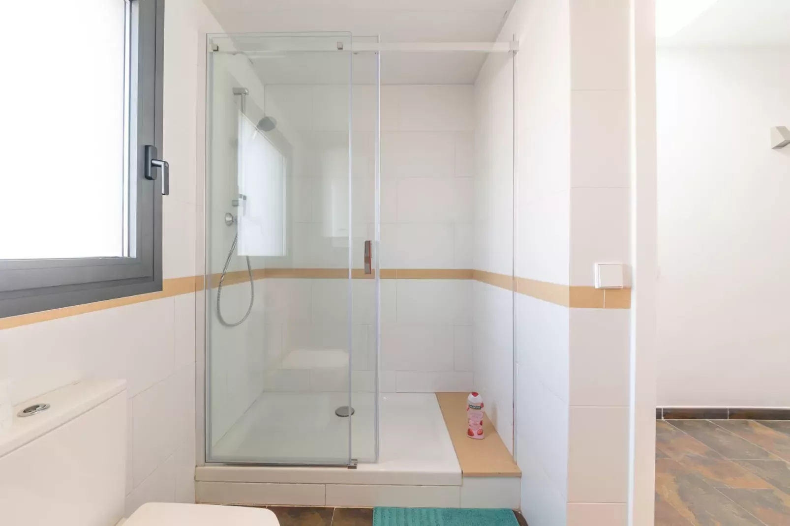 Janet-Bathroom