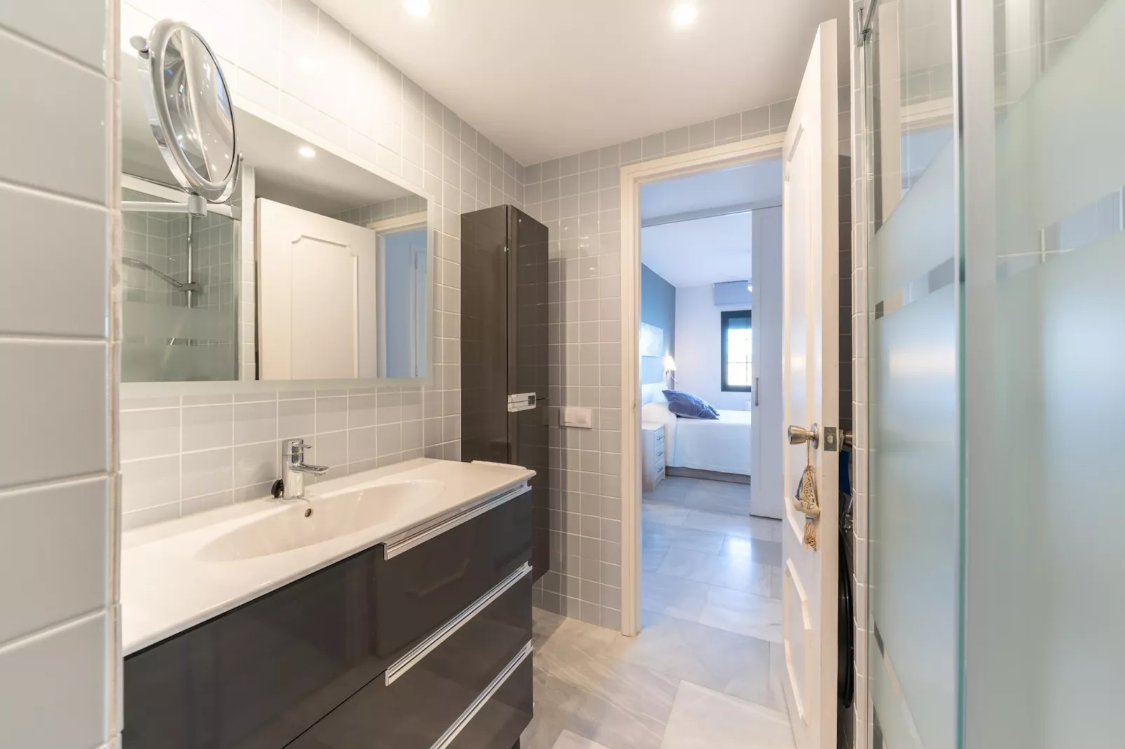 Lucia-Bathroom