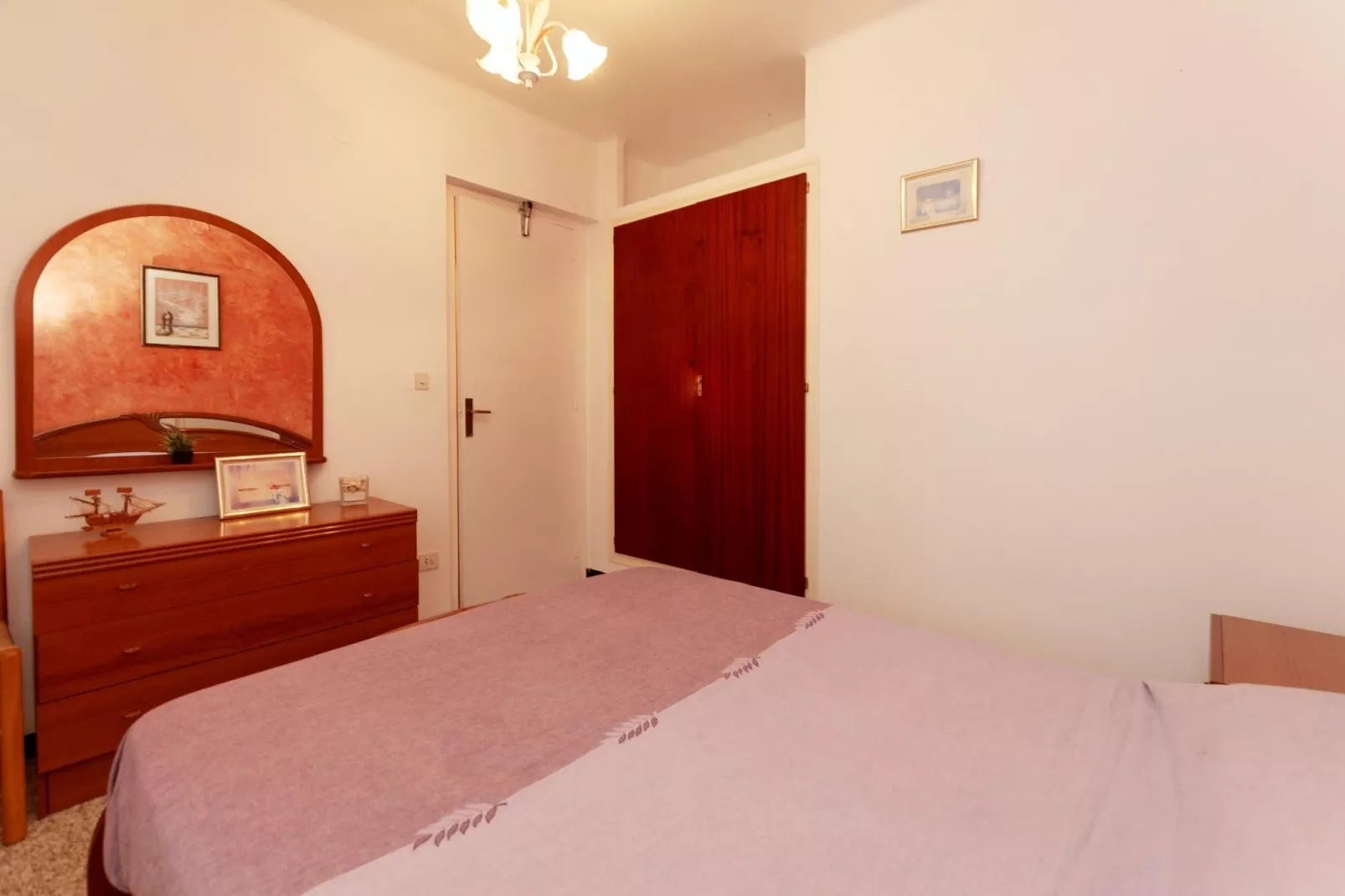 1185 NIRVANA vista Canal-Chambre