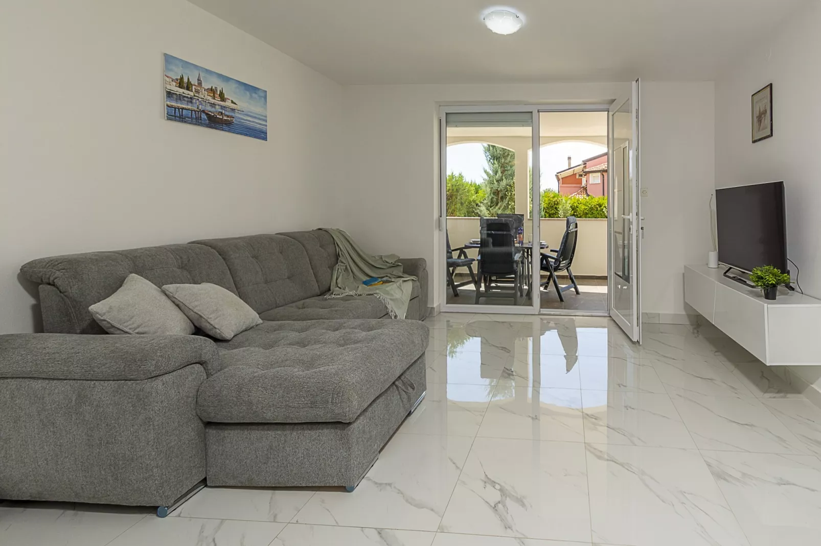 Villa Susanne with Private Pool-Wohnzimmer