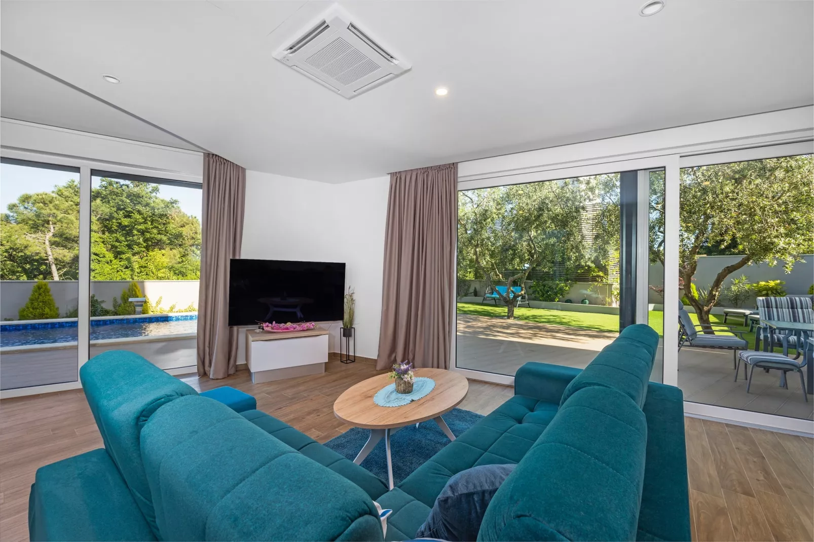Villa Pinus-Living room