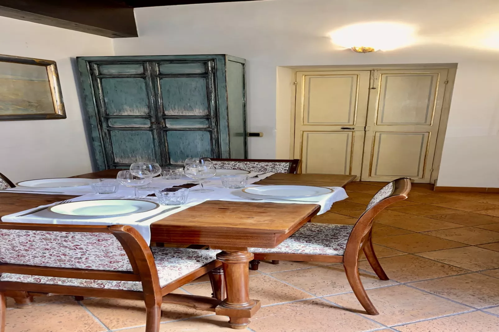Trevi Fountain Apartment-Dining room