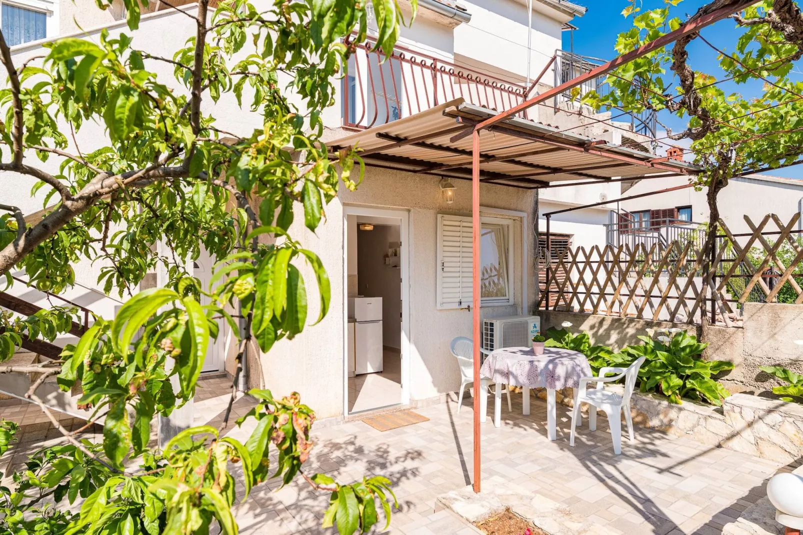 Apartments Jagoda - studio apartment-Terrasse