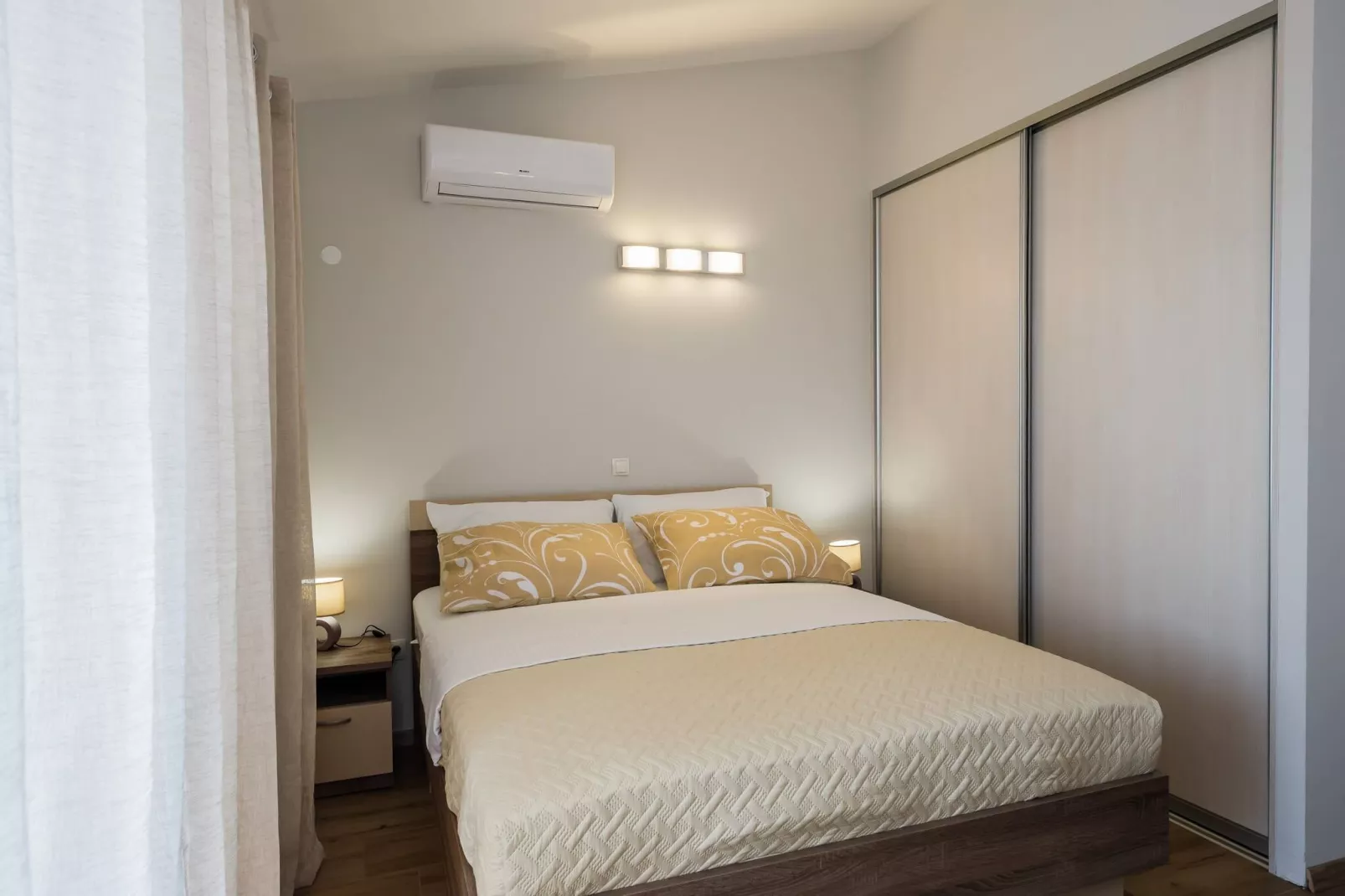 Apartments Savin - two bedroom apartment-Schlafzimmer