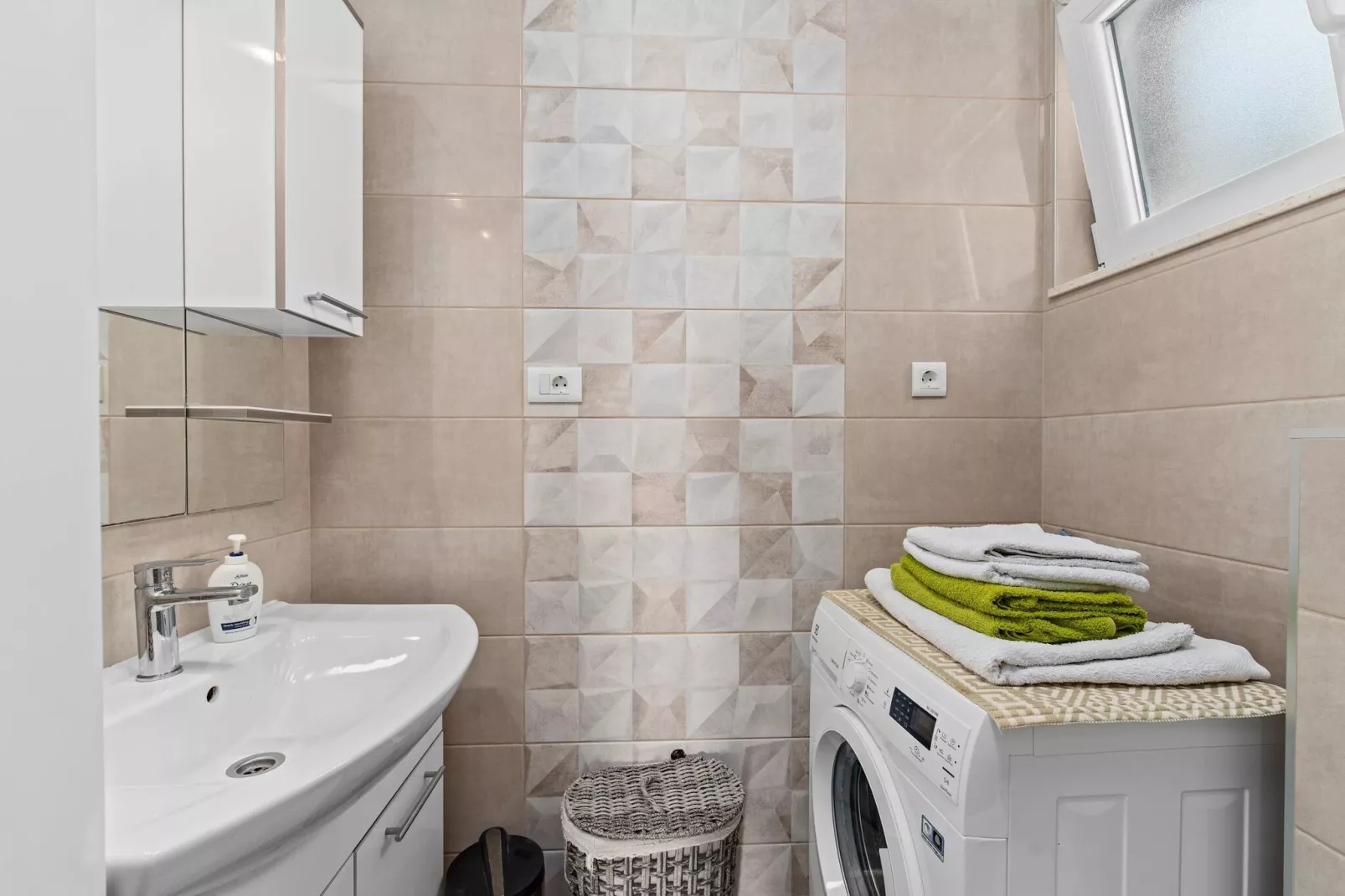 Apartment Moments - two bedroom apartment-Salle de bain