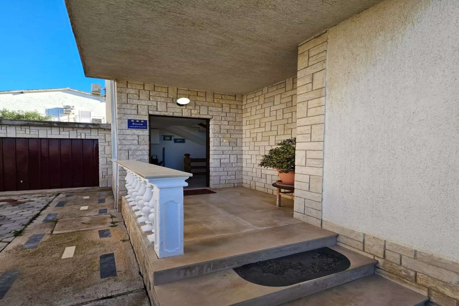 Apartments Nestor - studio apartment A3-Image-tags.garage