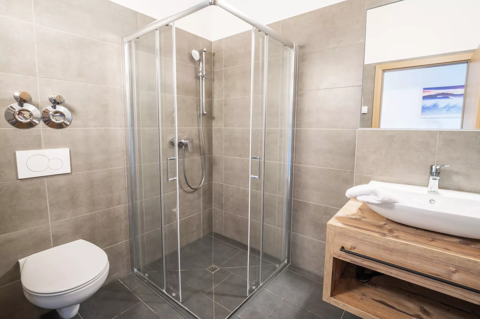 Penthouse Four-bedroom Apartment – KA4P-Badezimmer