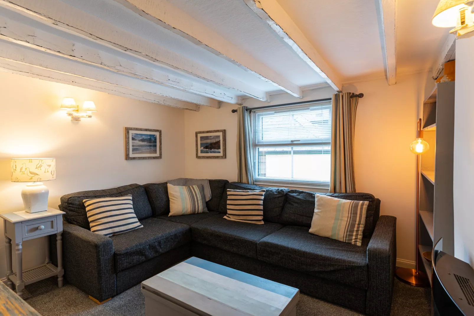 Old Harbour Cottage-Salon