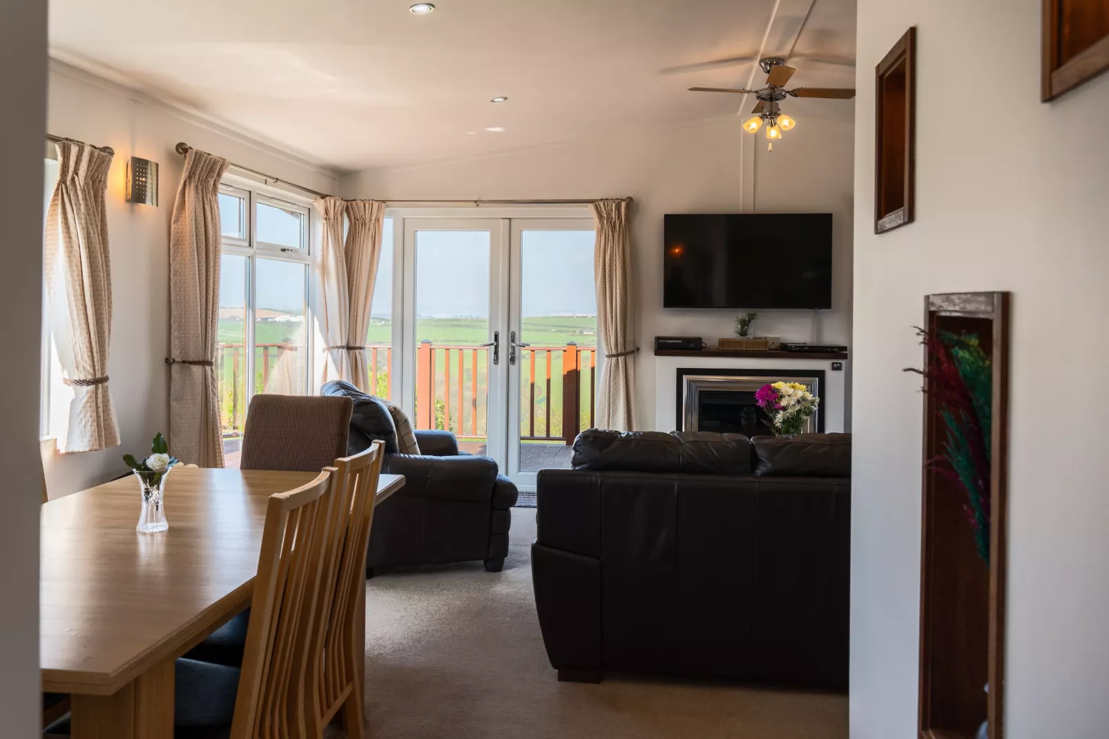 Serendipity Lodge-Living room