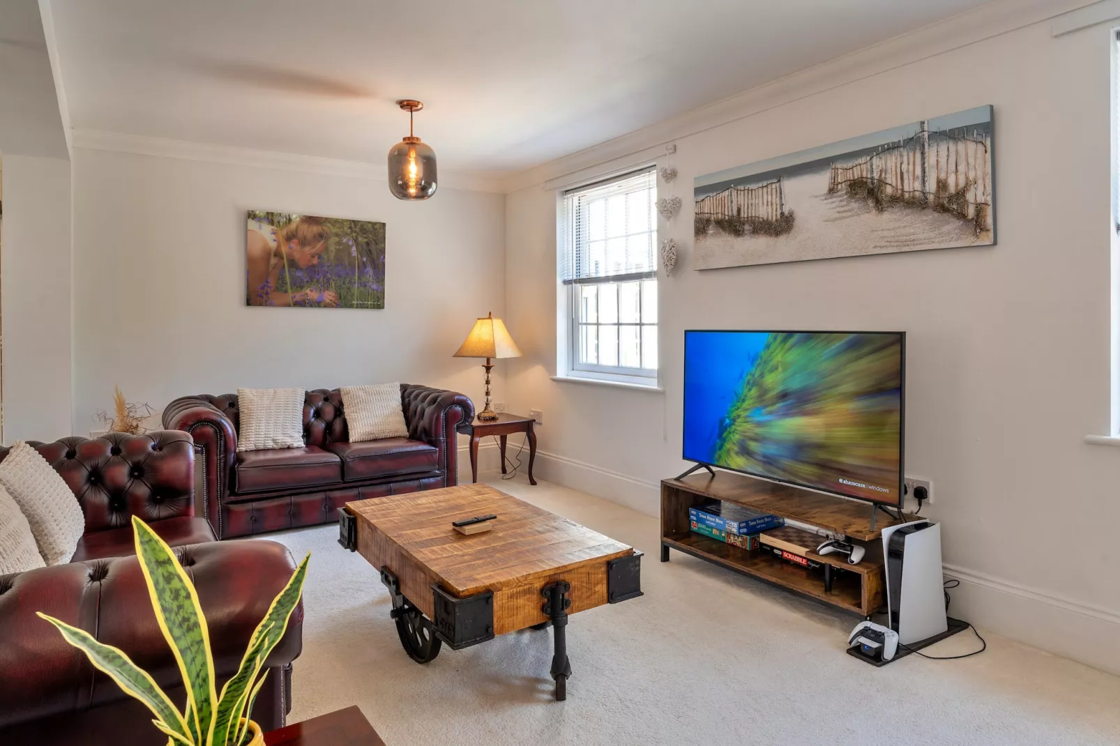 Nicely Tucked Away Cottage-Living room