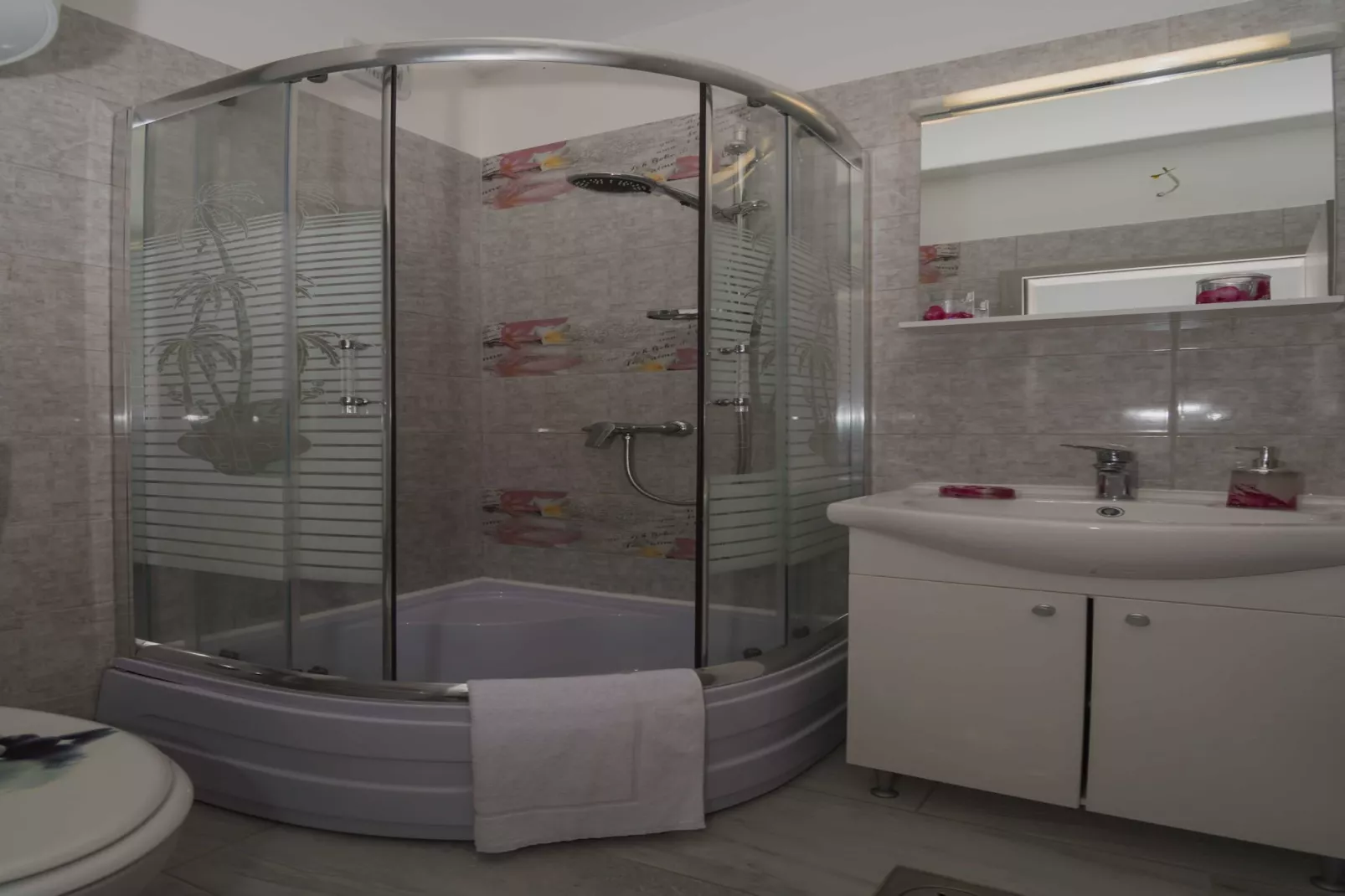 Apartment Lavanda - Four Bedroom Apartment with Hot tub and Terrace-Bathroom