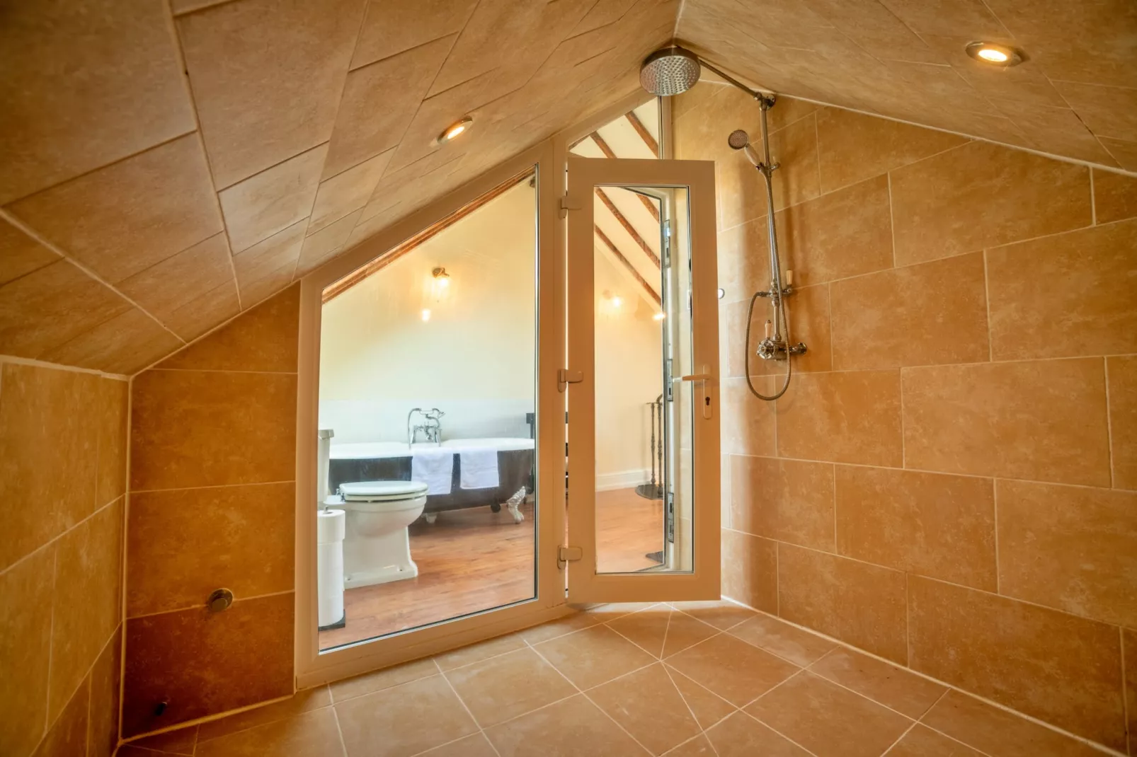 Pittodrie Guest House - Apartment 6-Bathroom
