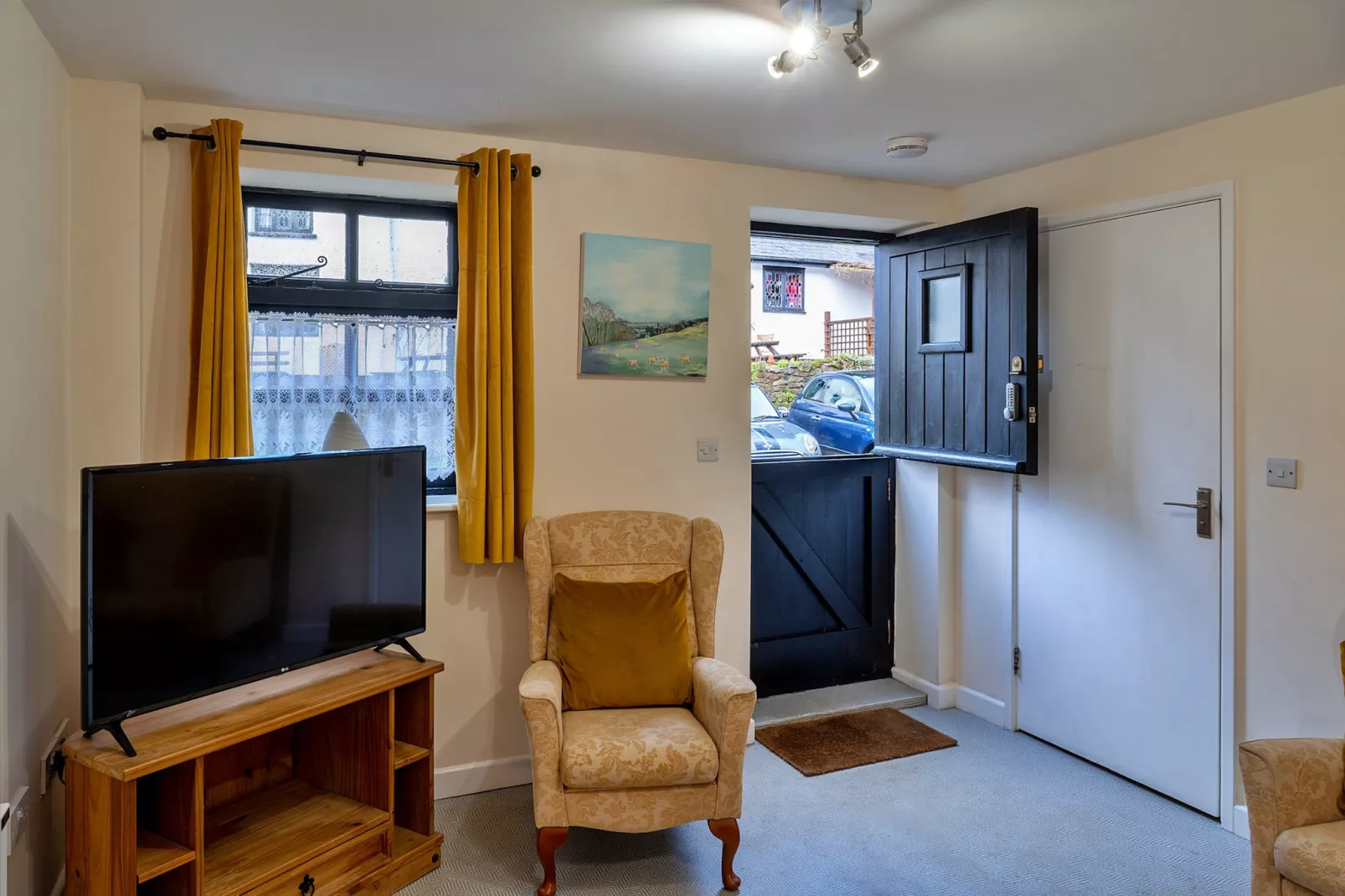 The Lodge at The Cridford Inn-Living room