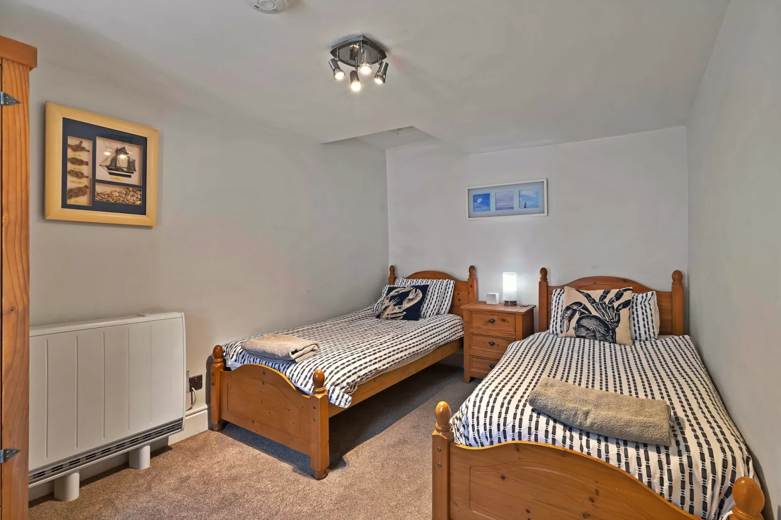 Porthole Cottage-Bedroom